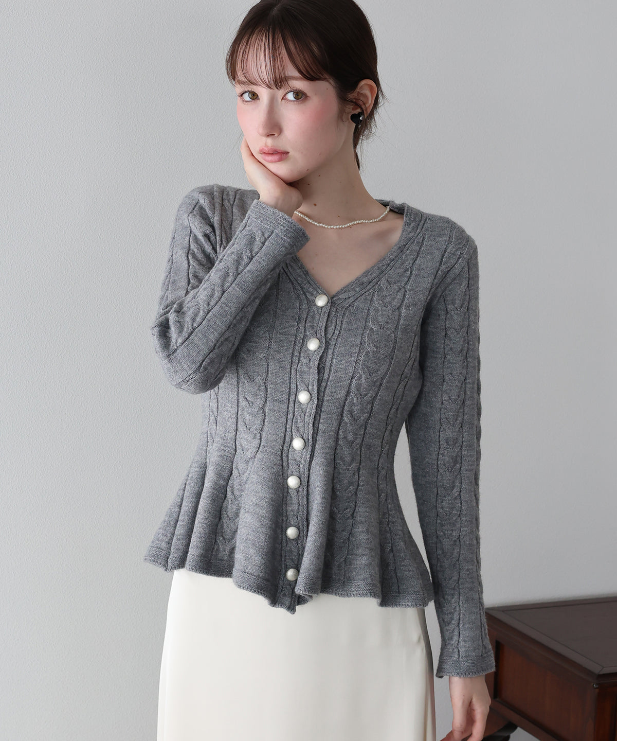 【早割5％OFF】ケーブルペプラムカーディガン