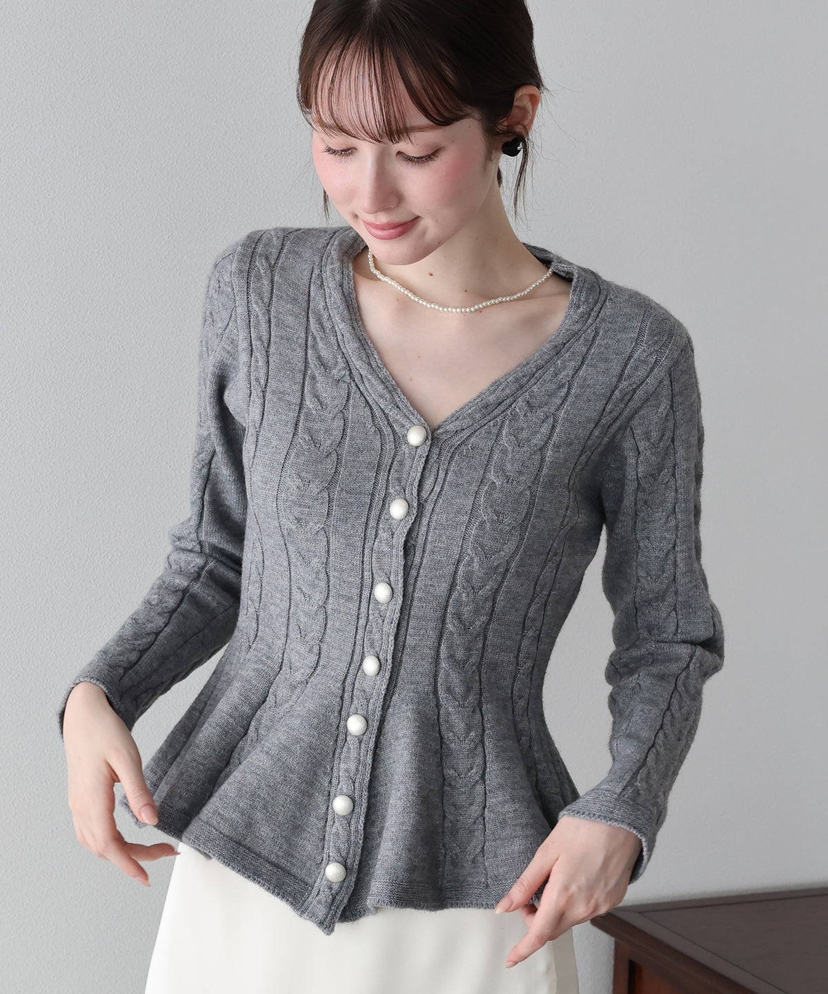 【早割5％OFF】ケーブルペプラムカーディガン