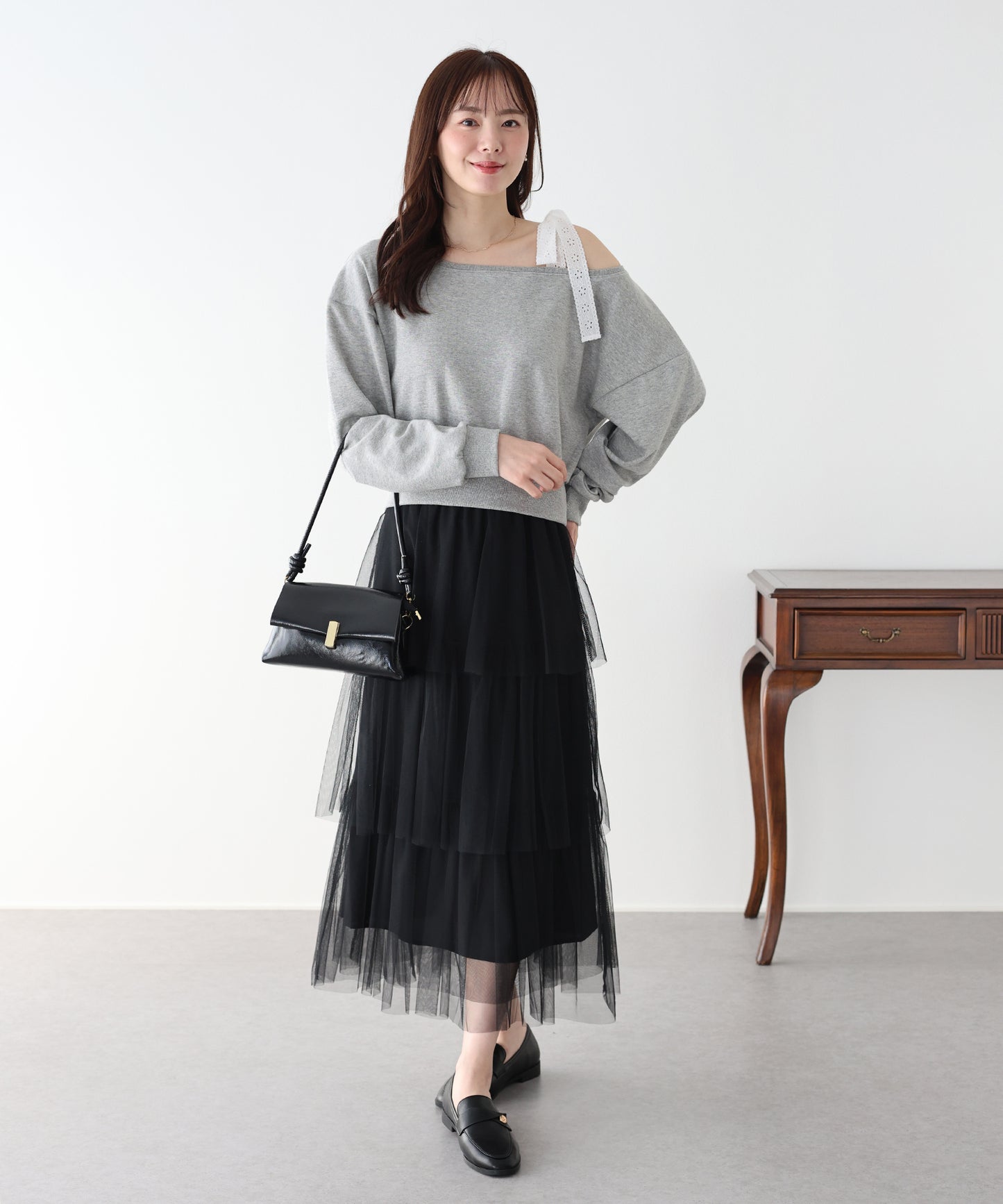 レースリボンオフショルスウェット