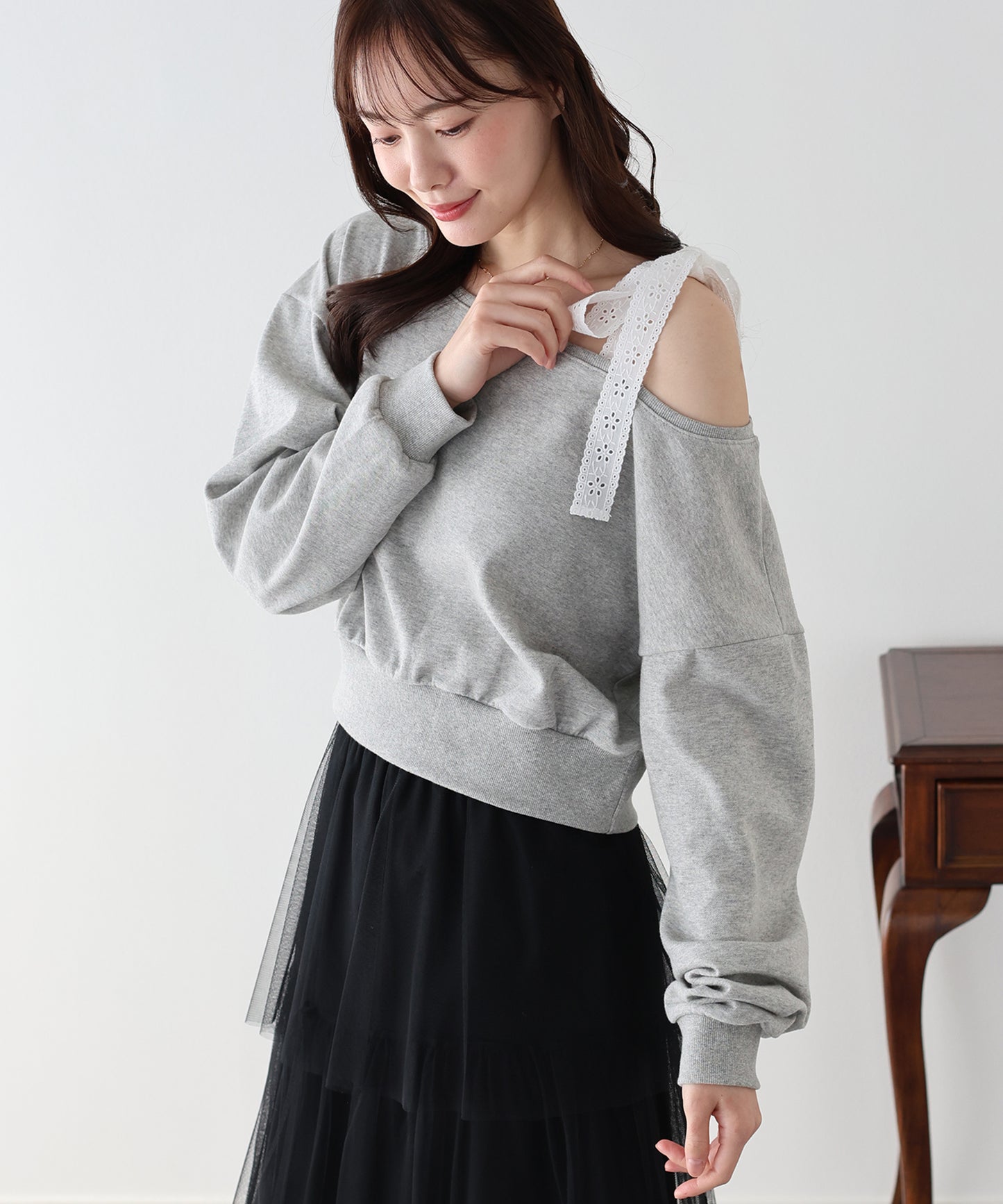 レースリボンオフショルスウェット