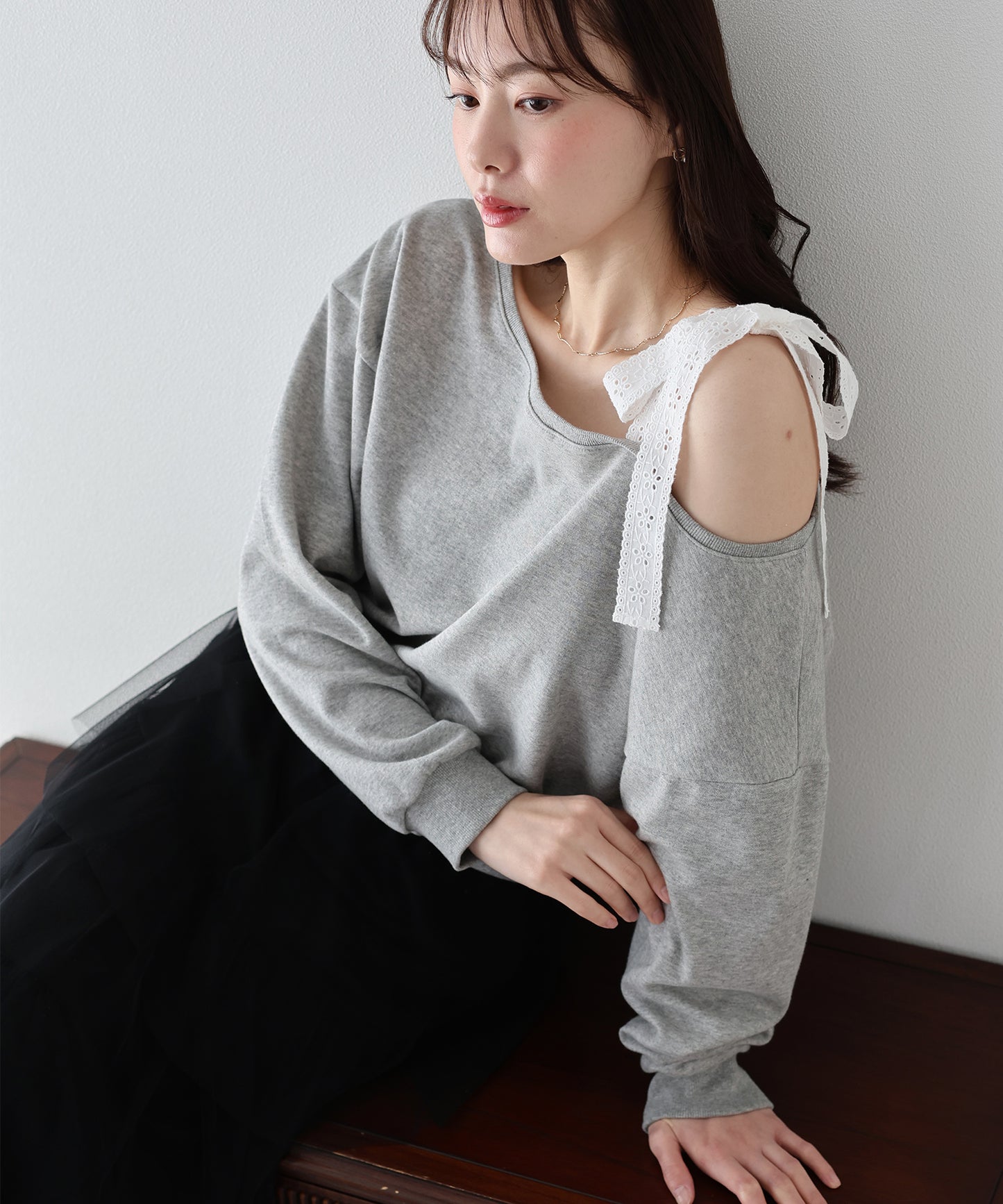 レースリボンオフショルスウェット