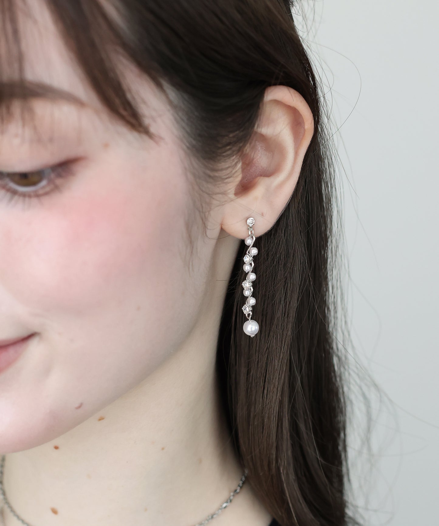 ツイストパールビジューピアス【メール便】