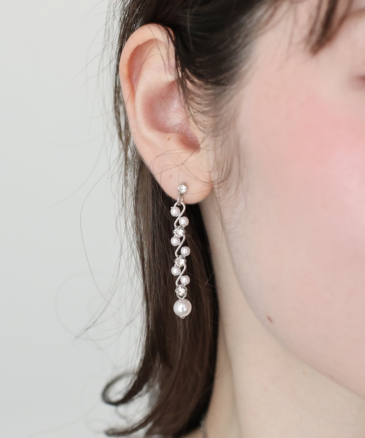 ツイストパールビジューピアス【メール便】
