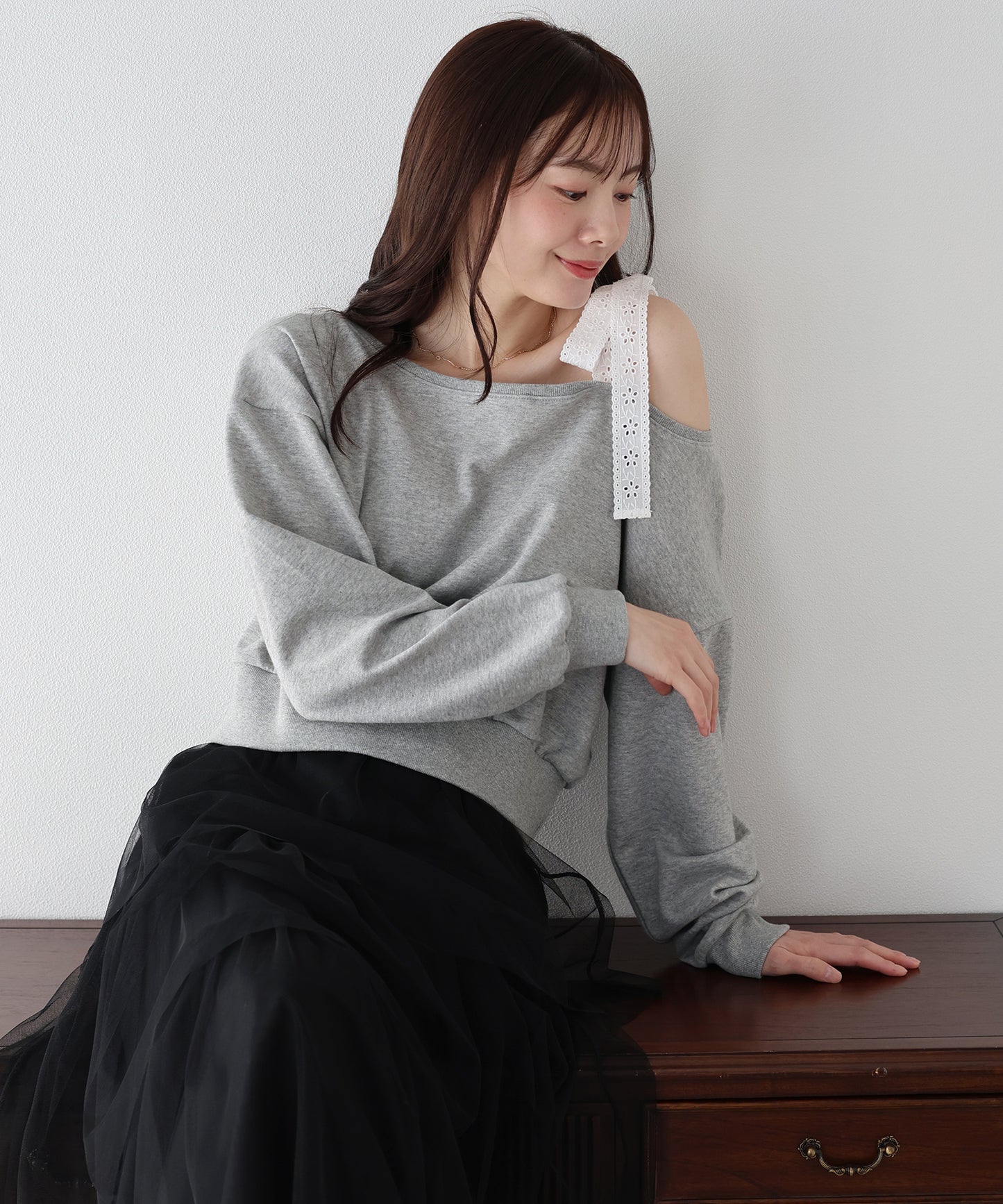 レースリボンオフショルスウェット