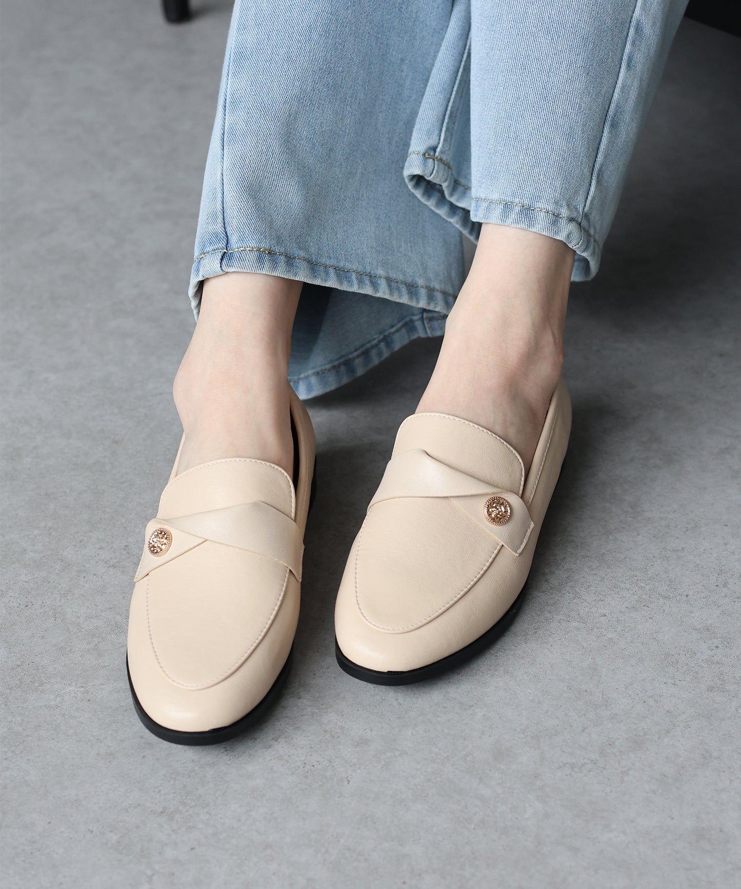 【早割5％OFF】ゴールドモチーフローファー