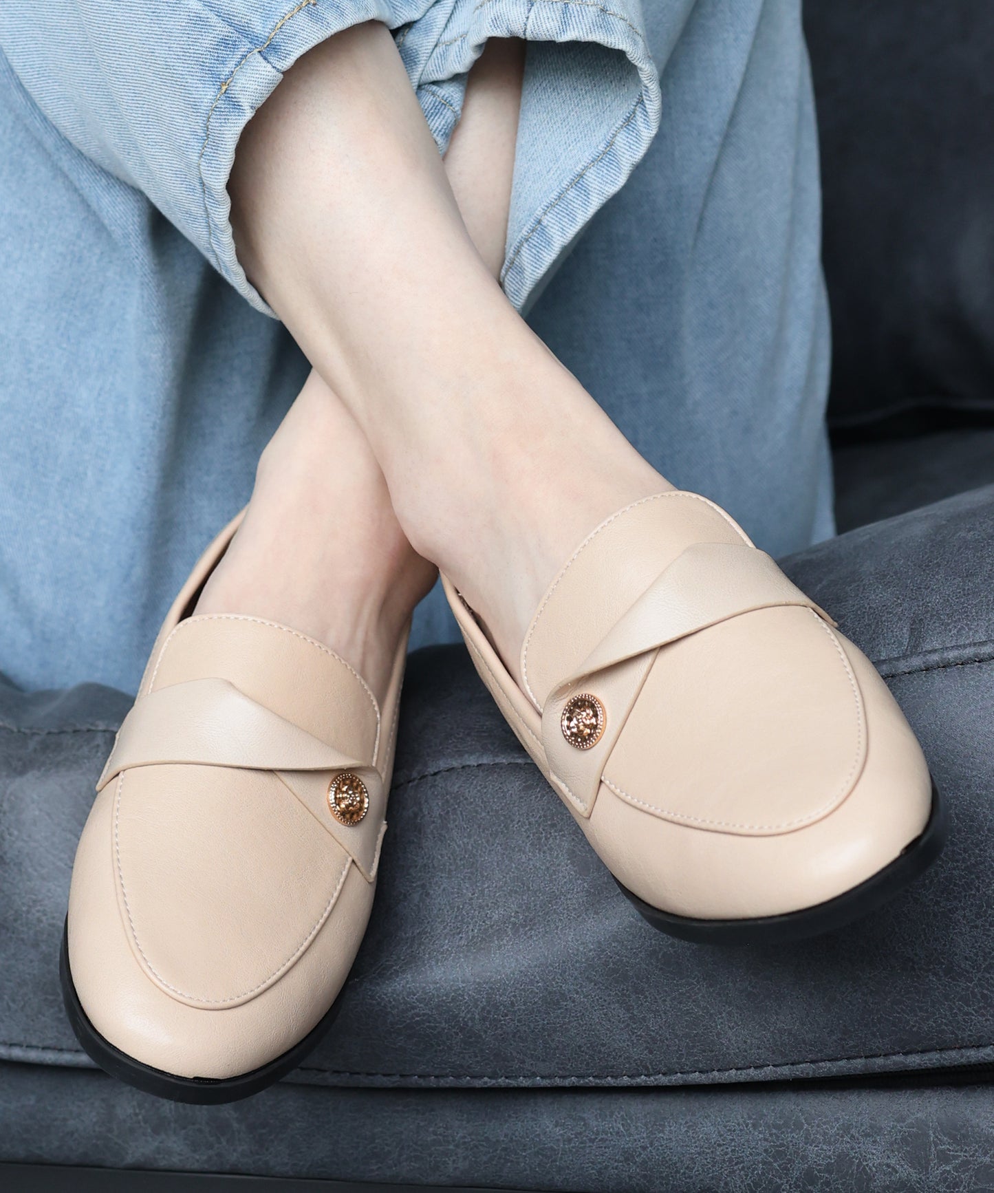 ゴールドモチーフローファー