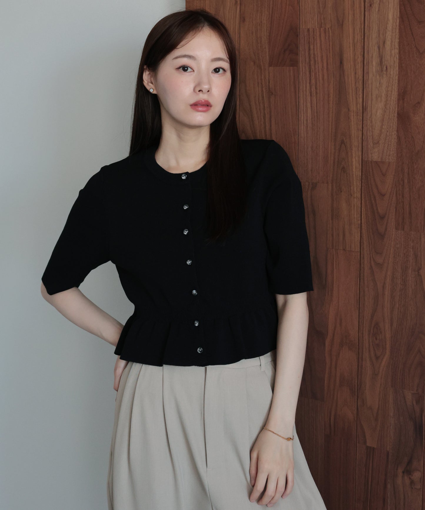 【早割5％OFF】クリアボタンペプラムカーディガン