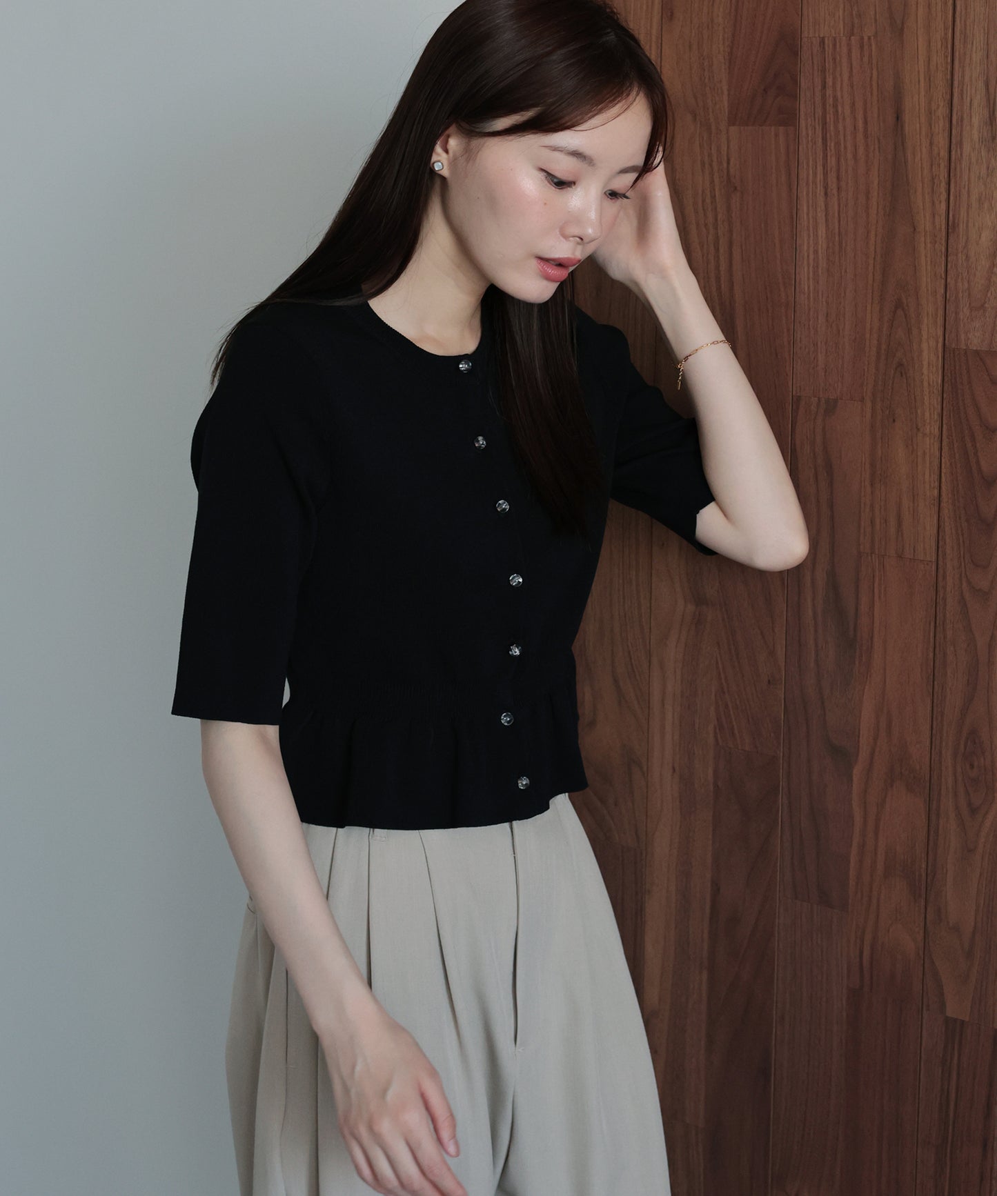 【早割5％OFF】クリアボタンペプラムカーディガン