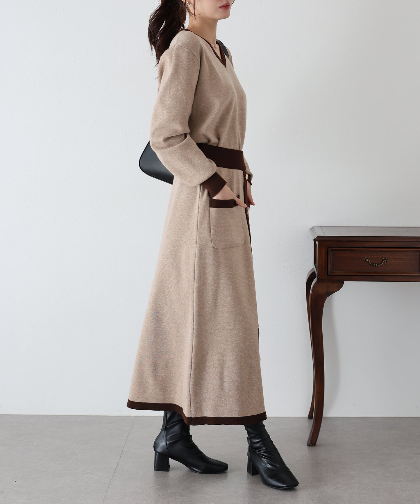 【早割5％OFF】配色Vネックニット＆スカート セットアップ