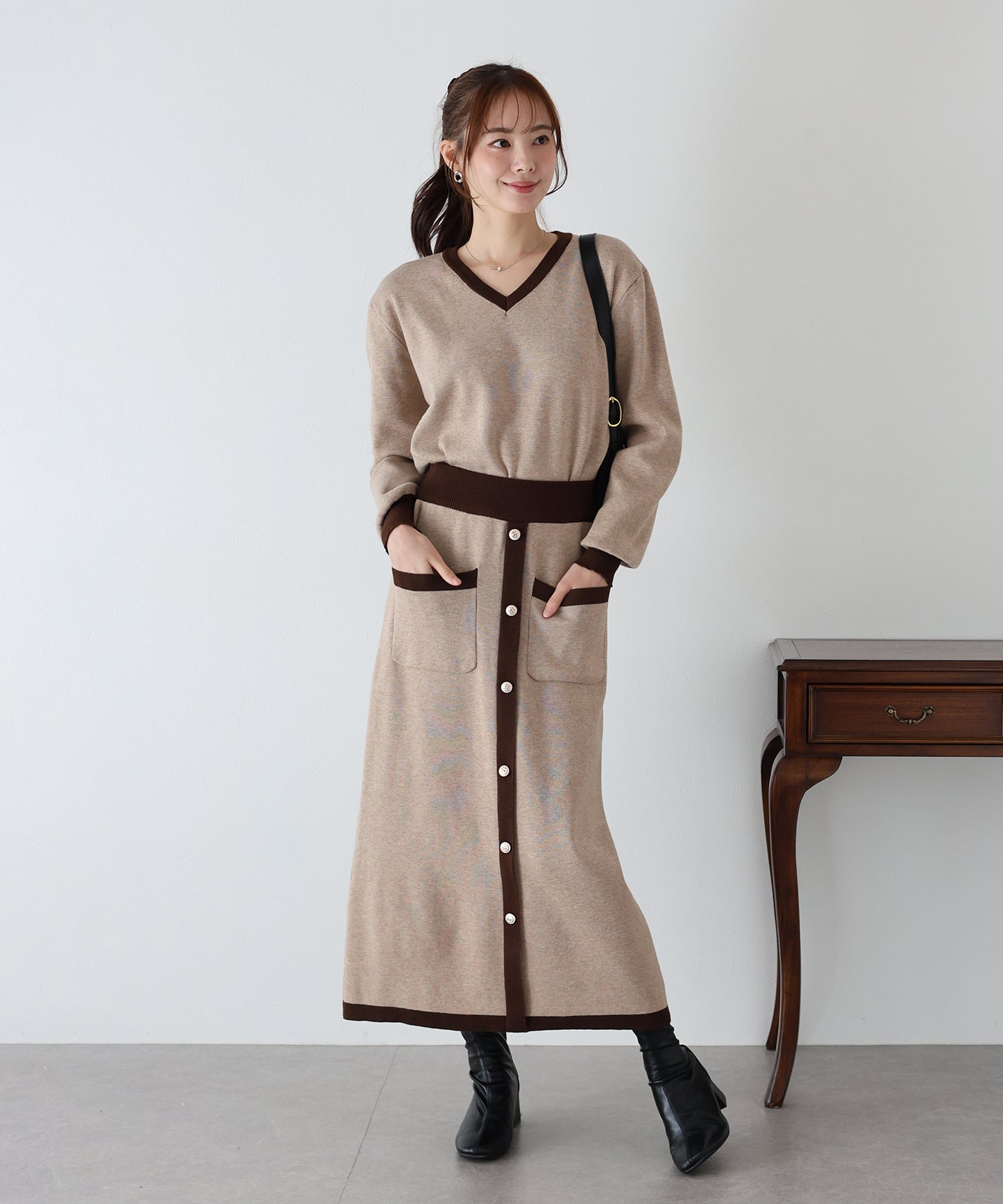 【早割5％OFF】配色Vネックニット＆スカート セットアップ