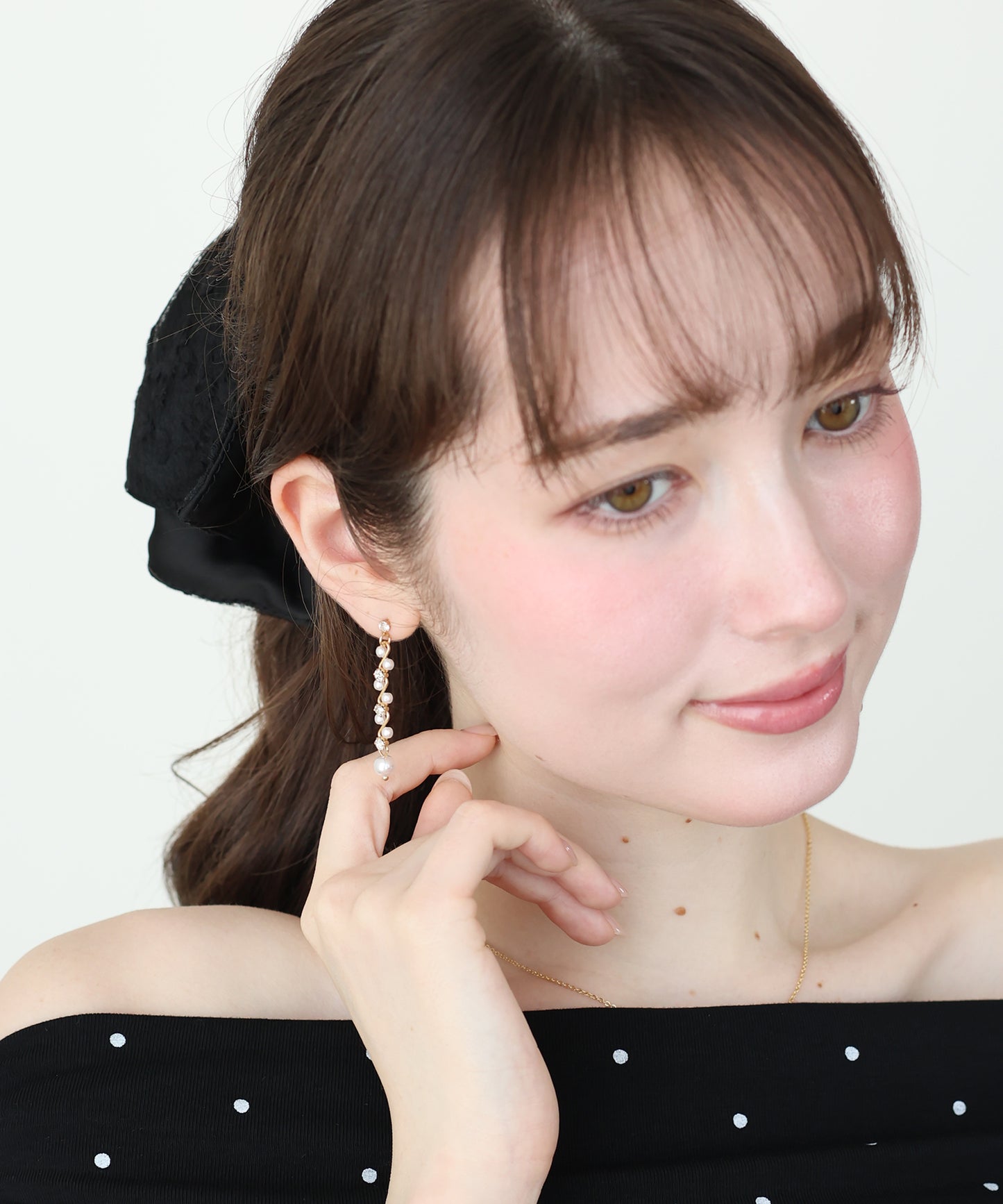ツイストパールビジューピアス【メール便】