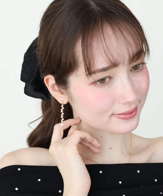 ツイストパールビジューピアス【メール便】