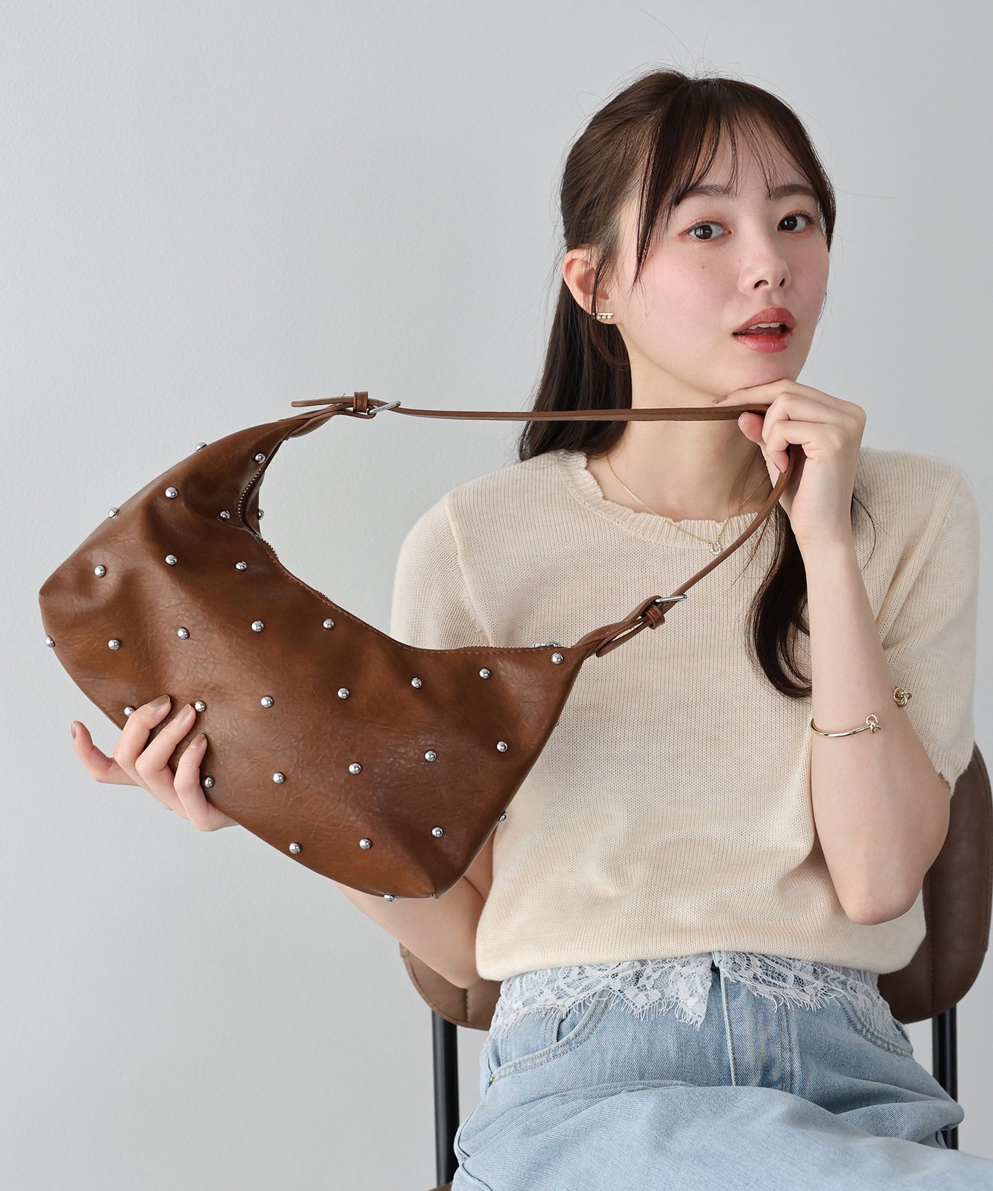 スタッズハンドバッグ