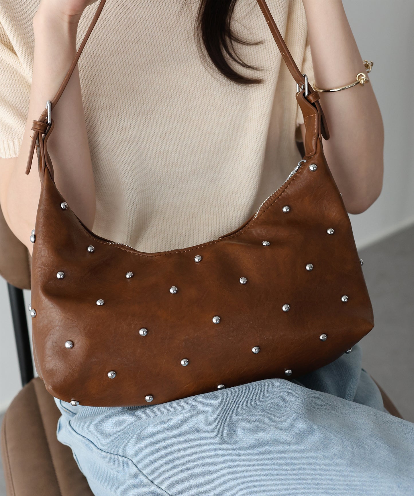 【早割5％OFF】スタッズハンドバッグ