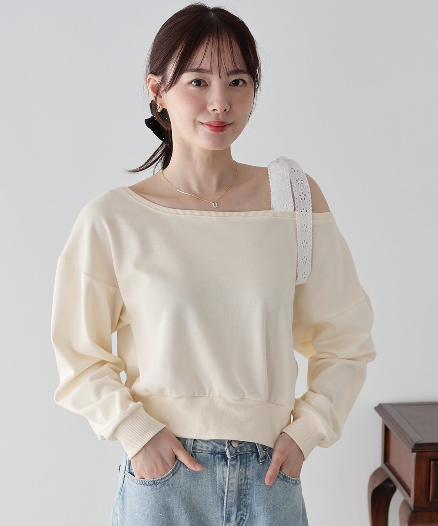 レースリボンオフショルスウェット