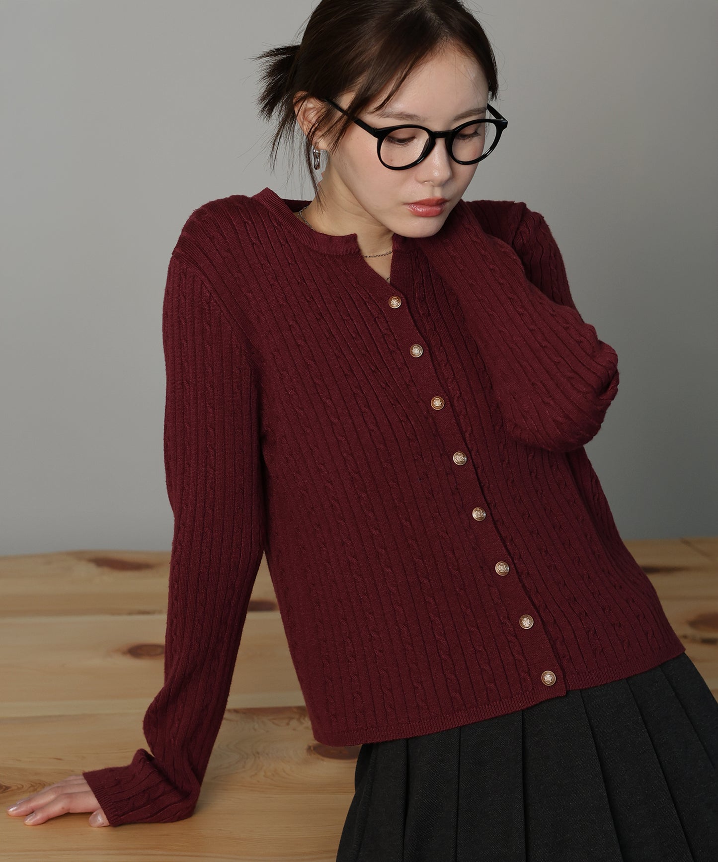 ゴールドボタンケーブルクルーカーディガン