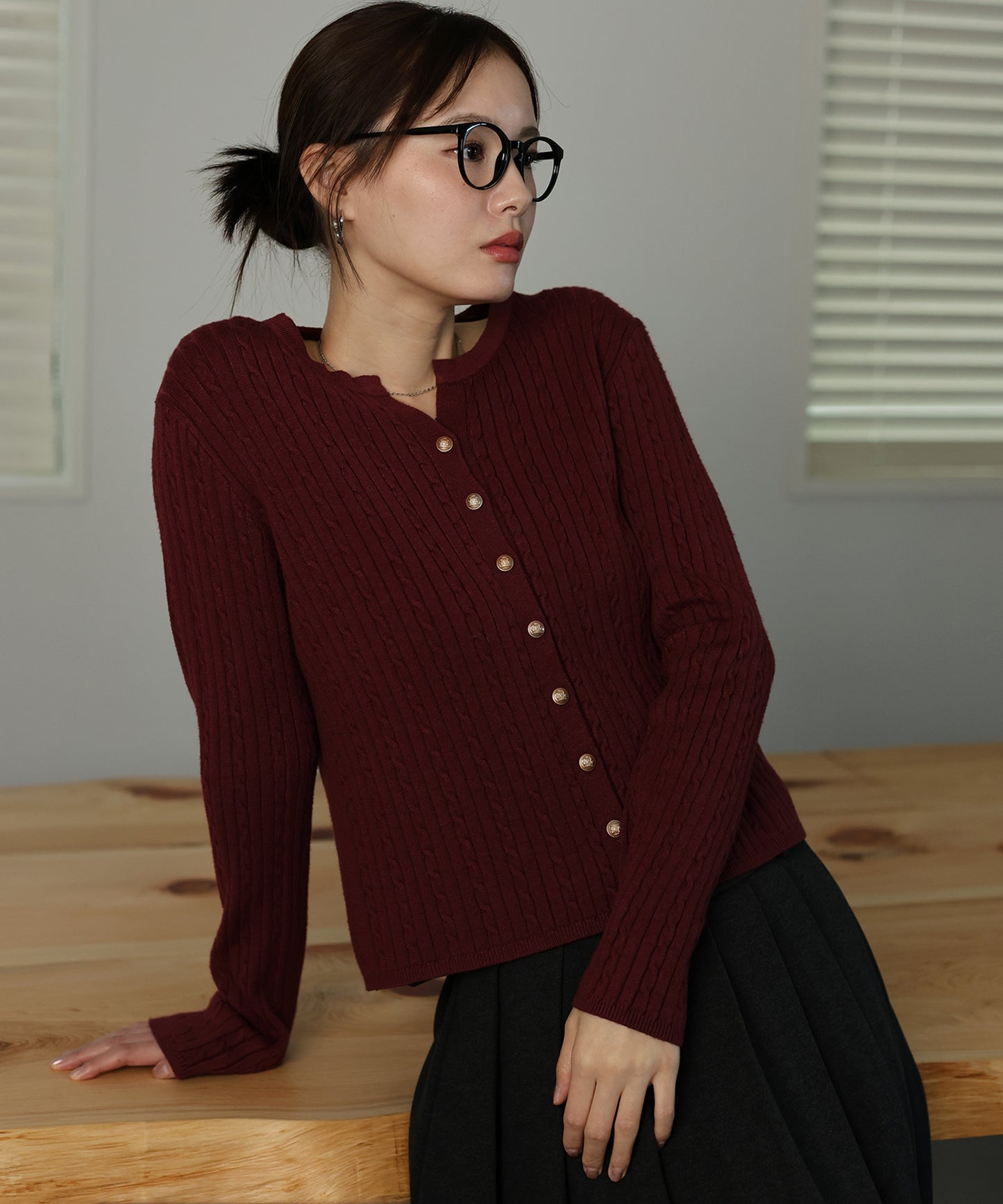 【早割5％OFF】ゴールドボタンケーブルクルーカーディガン