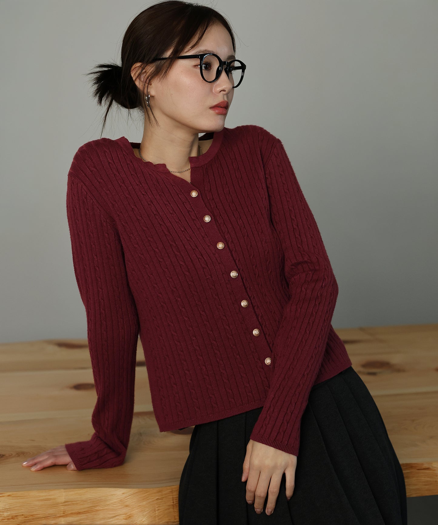 ゴールドボタンケーブルクルーカーディガン