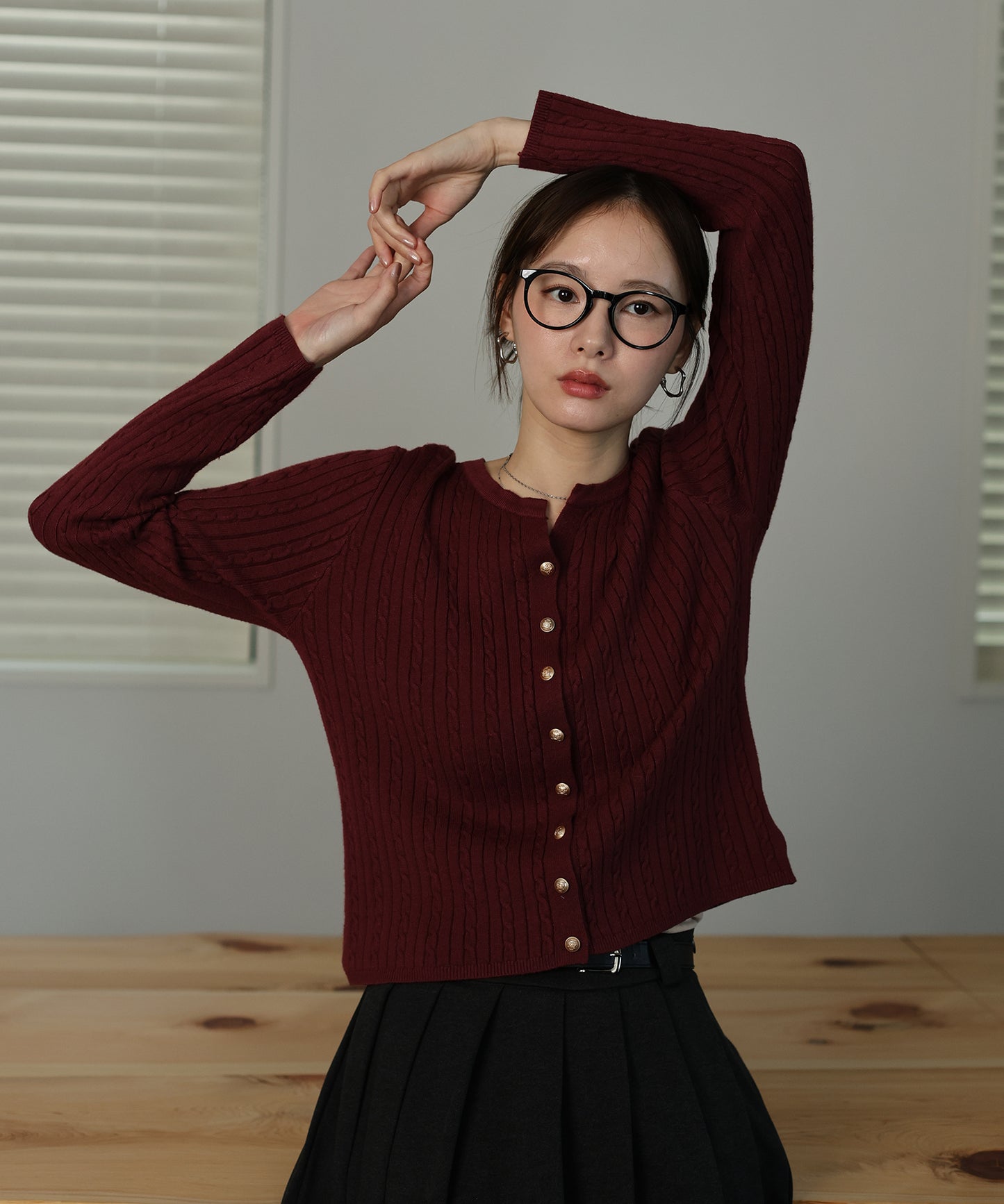 【早割5％OFF】ゴールドボタンケーブルクルーカーディガン