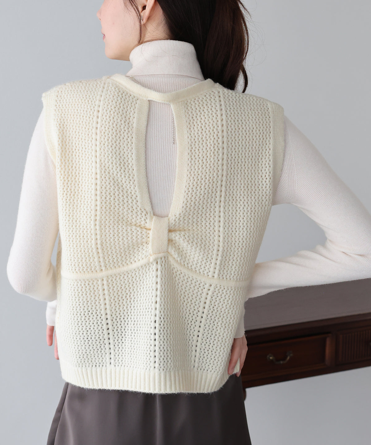 【早割5％OFF】バックデザインニットベスト