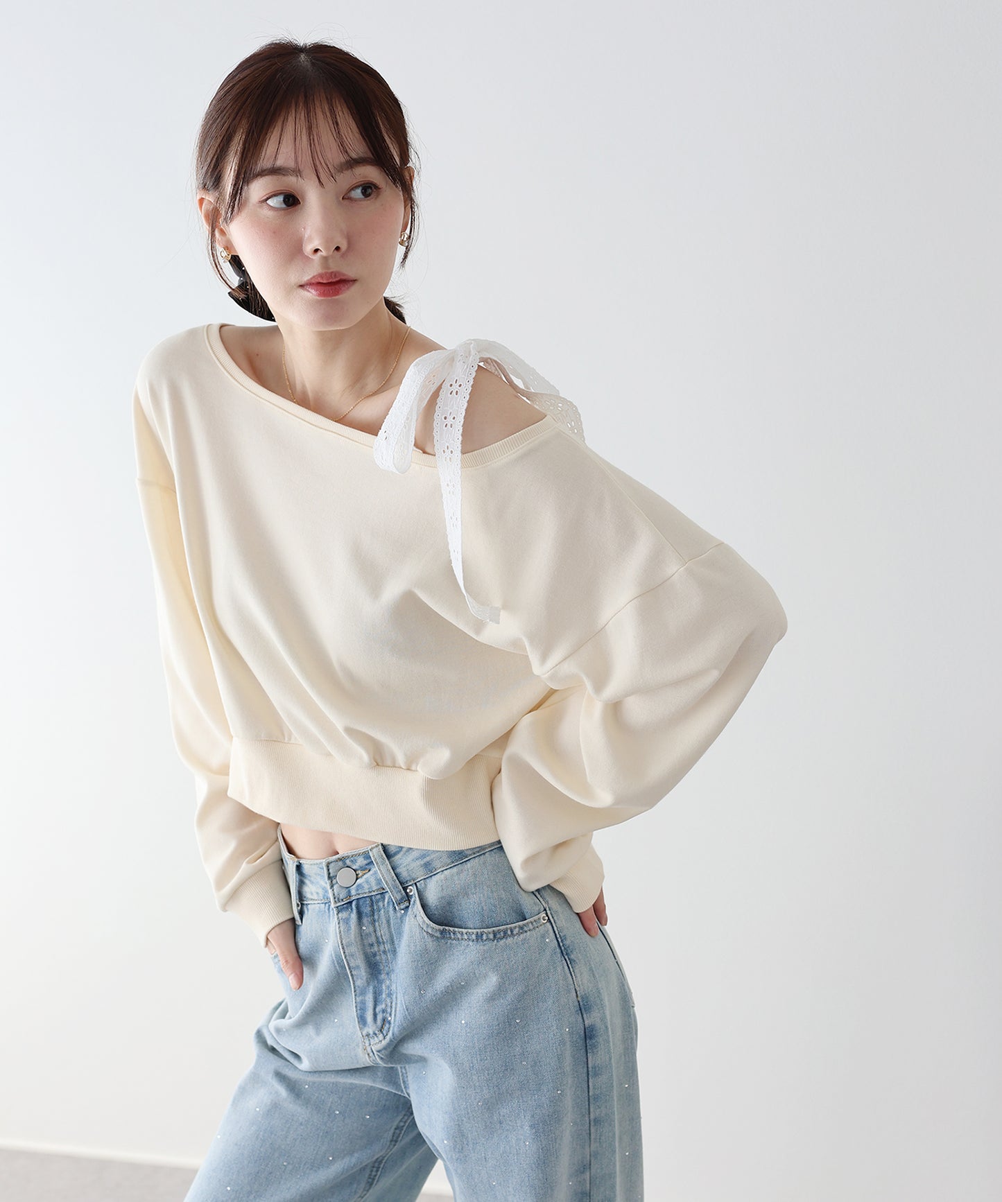 レースリボンオフショルスウェット