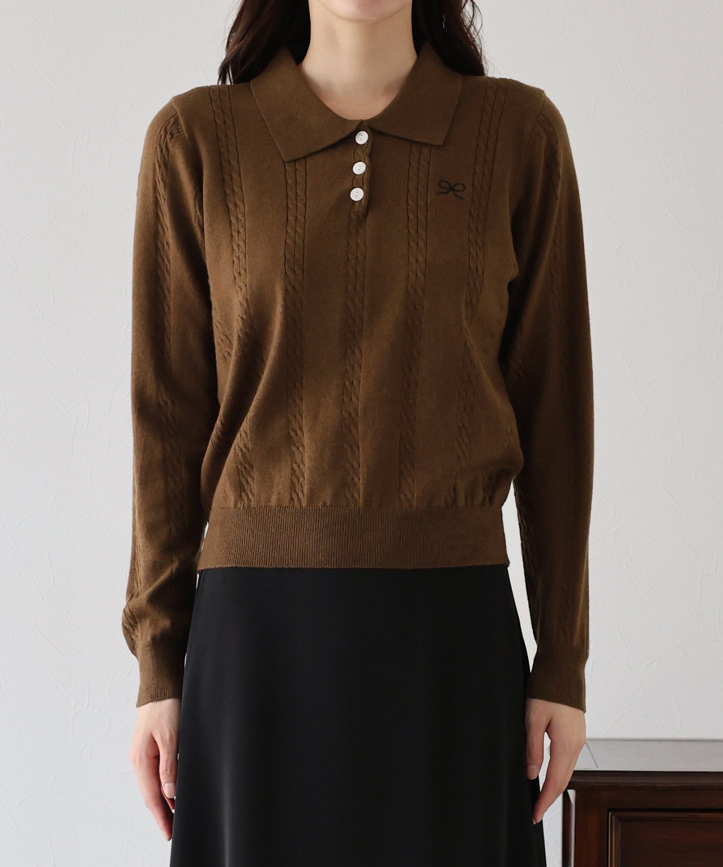 ワンポイントリボン刺繍ケーブルニット