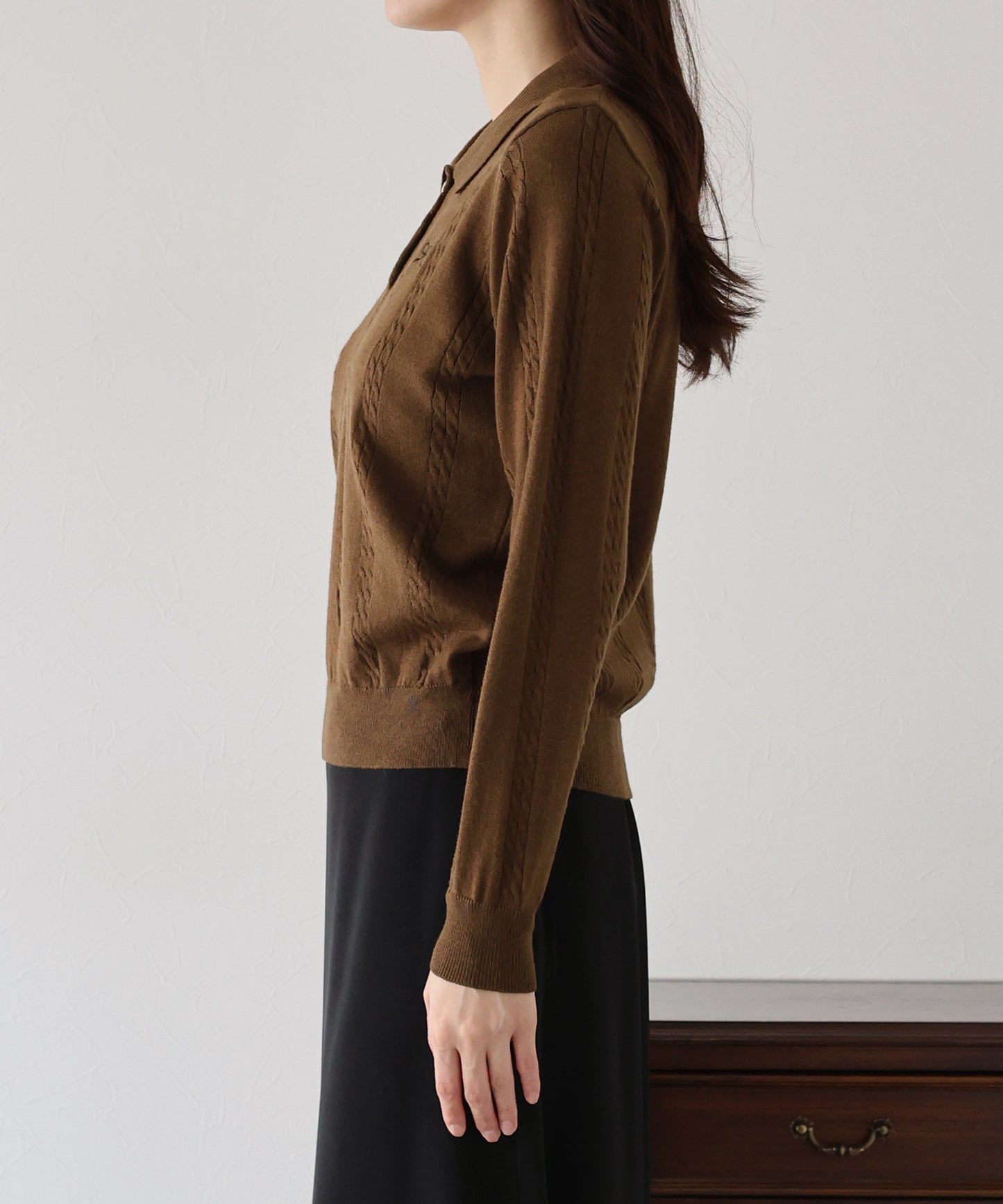 ワンポイントリボン刺繍ケーブルニット