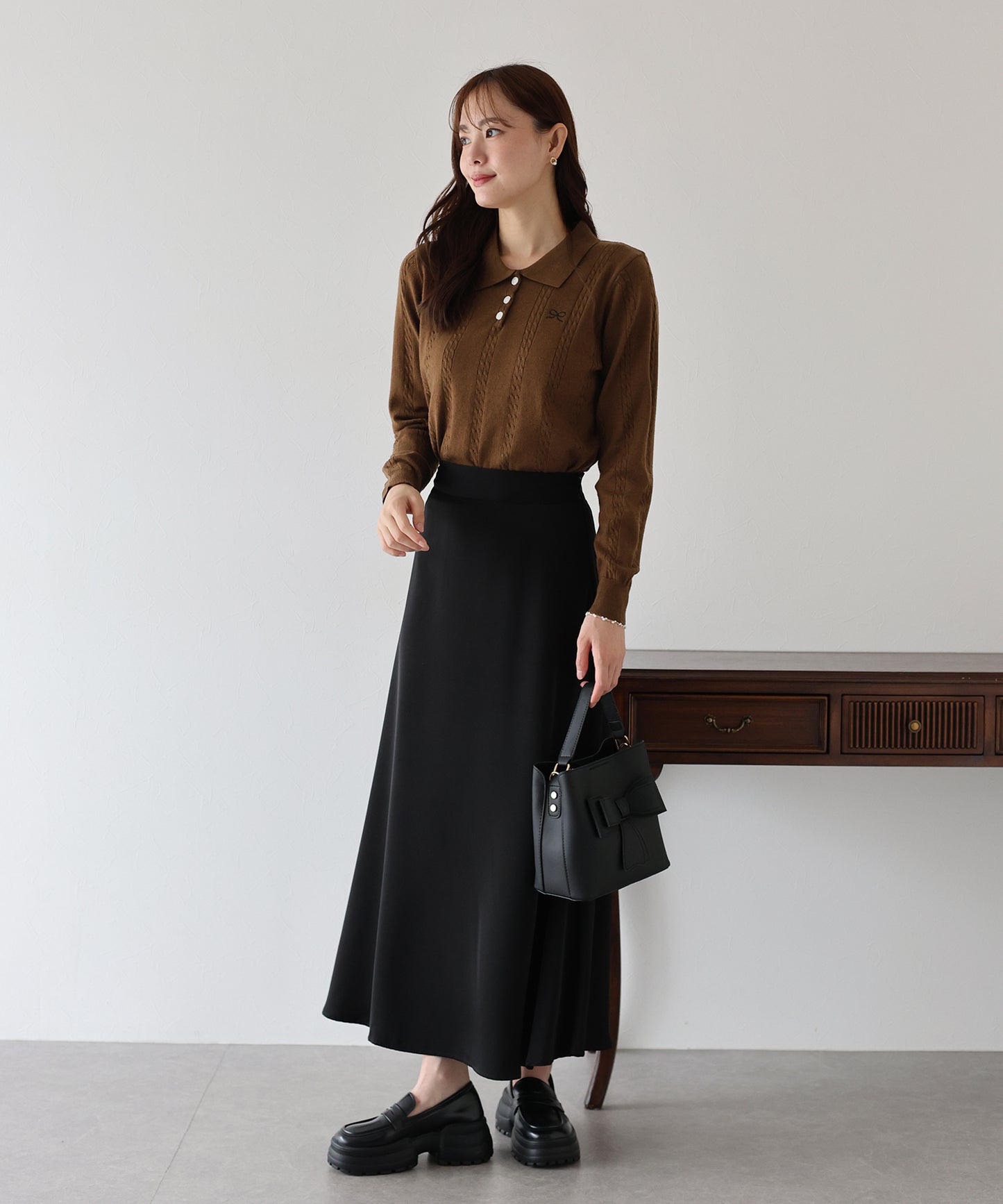 ワンポイントリボン刺繍ケーブルニット