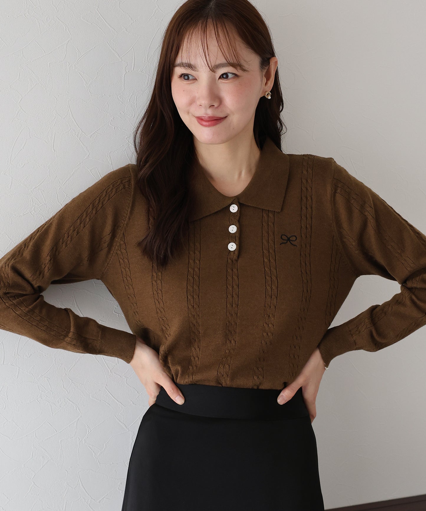 ワンポイントリボン刺繍ケーブルニット