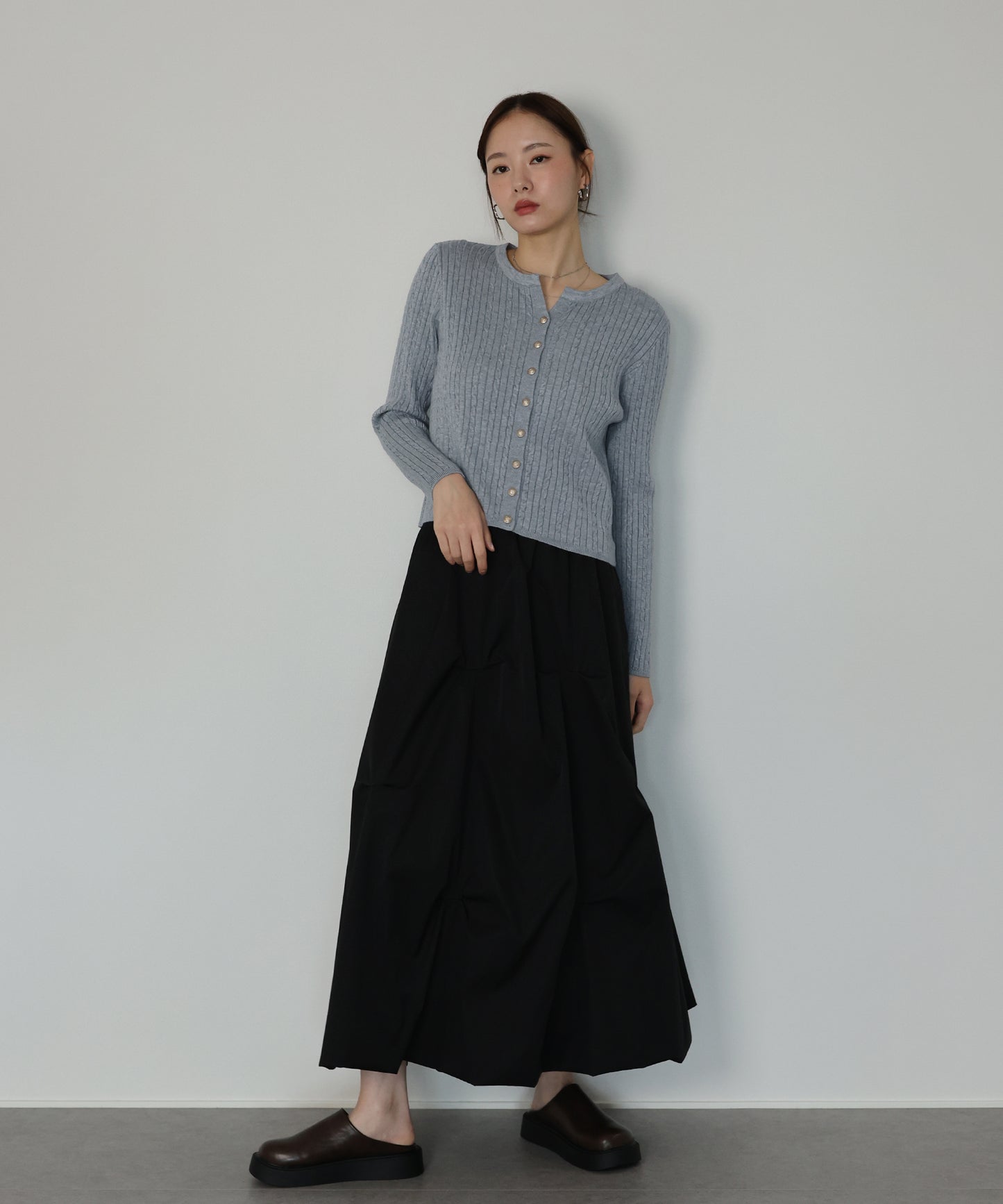 ゴールドボタンケーブルクルーカーディガン