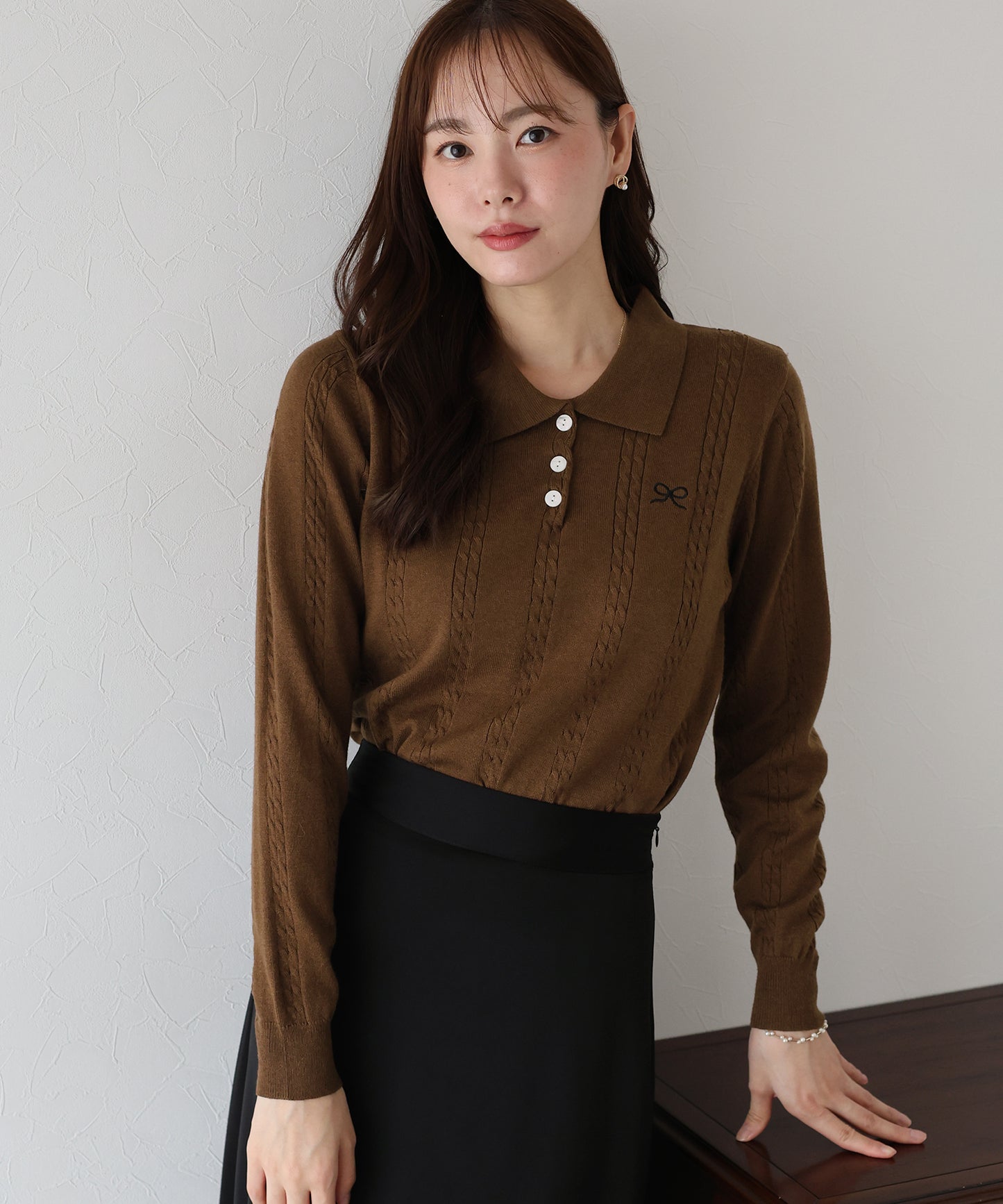 ワンポイントリボン刺繍ケーブルニット