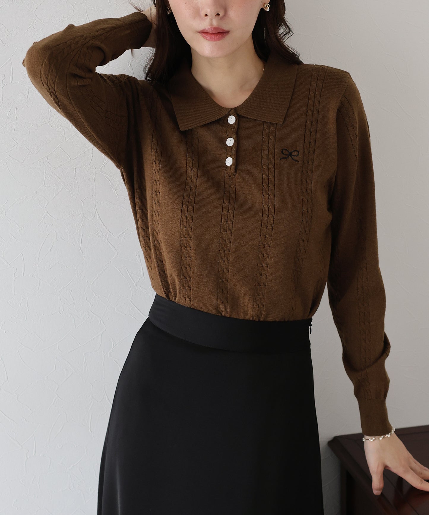 ワンポイントリボン刺繍ケーブルニット