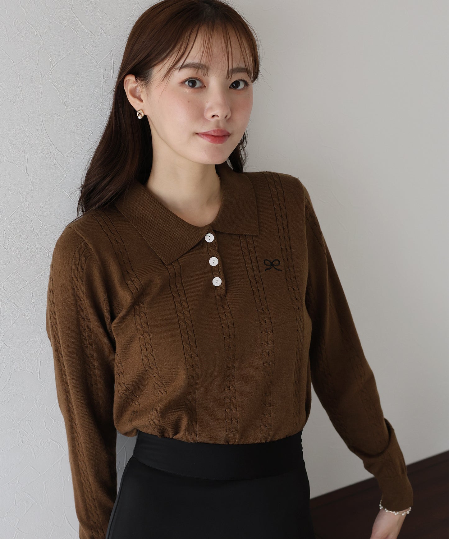 ワンポイントリボン刺繍ケーブルニット