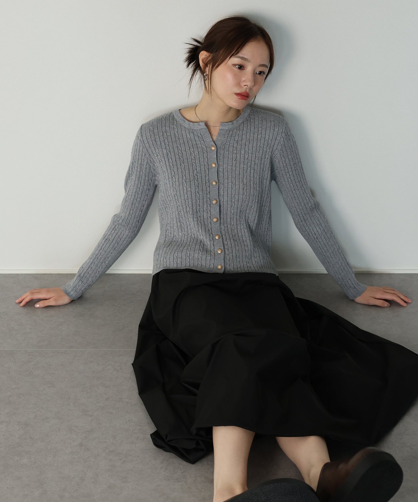 【早割5％OFF】ゴールドボタンケーブルクルーカーディガン