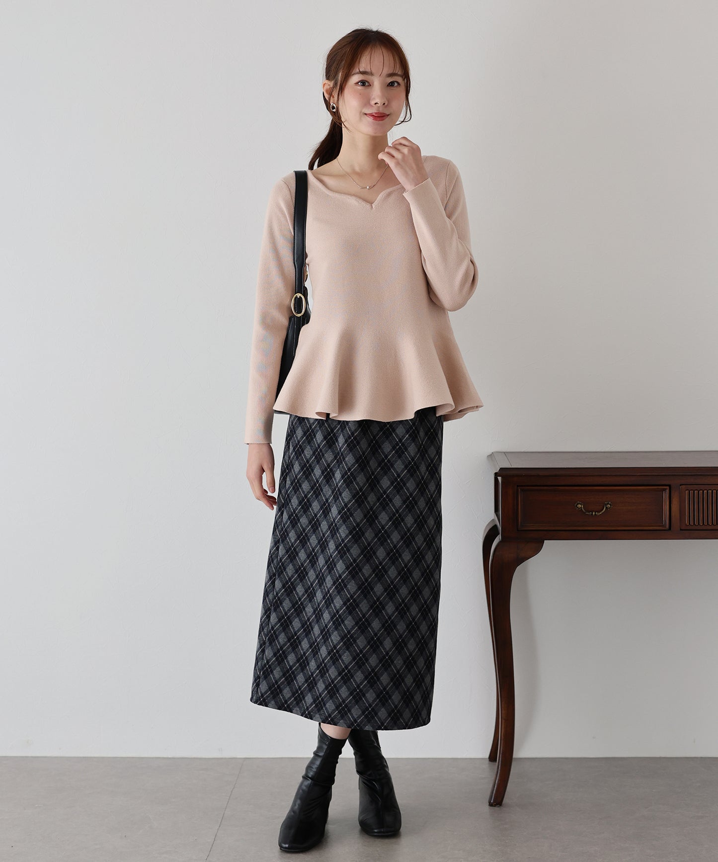 【TIME SALE】ハートネックペプラムニット