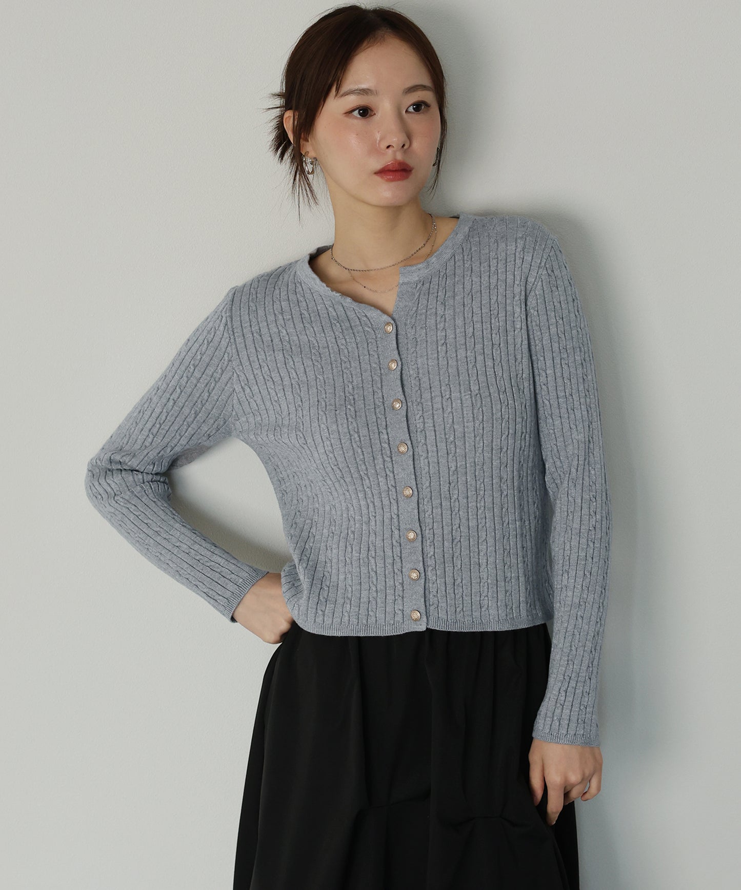 ゴールドボタンケーブルクルーカーディガン