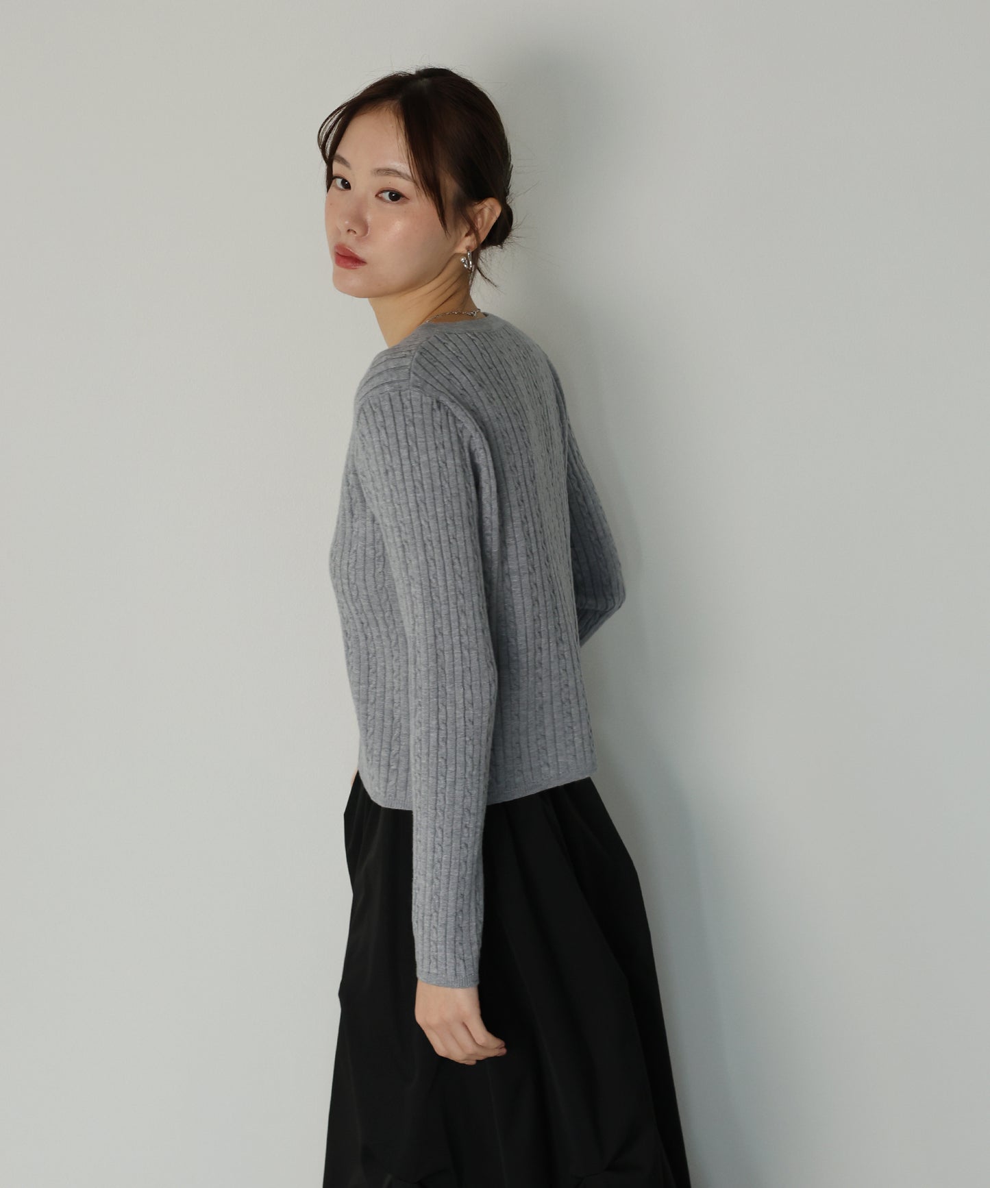 ゴールドボタンケーブルクルーカーディガン