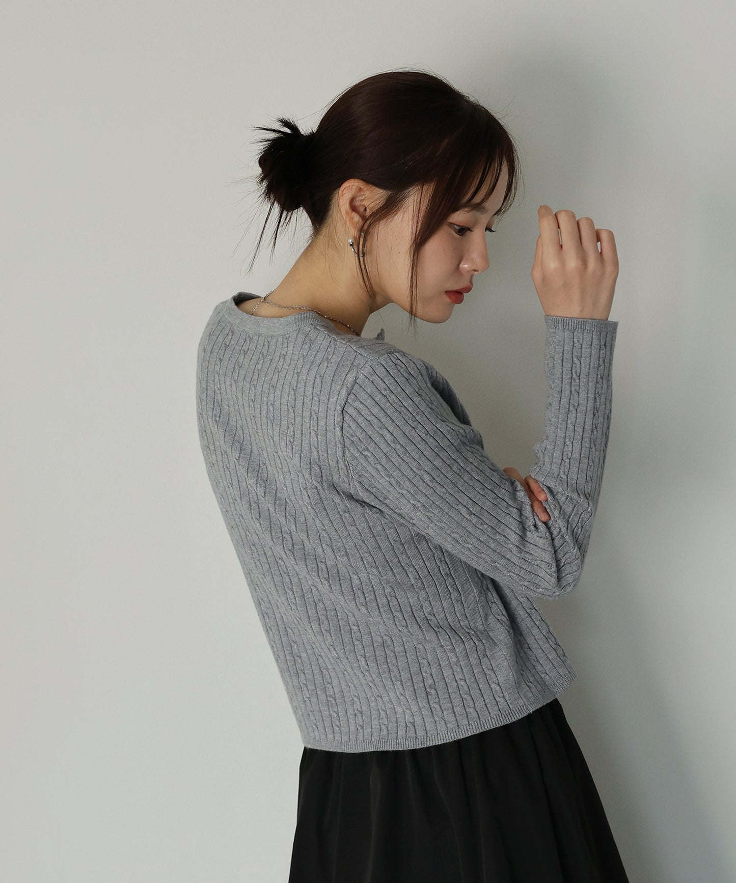 【早割5％OFF】ゴールドボタンケーブルクルーカーディガン