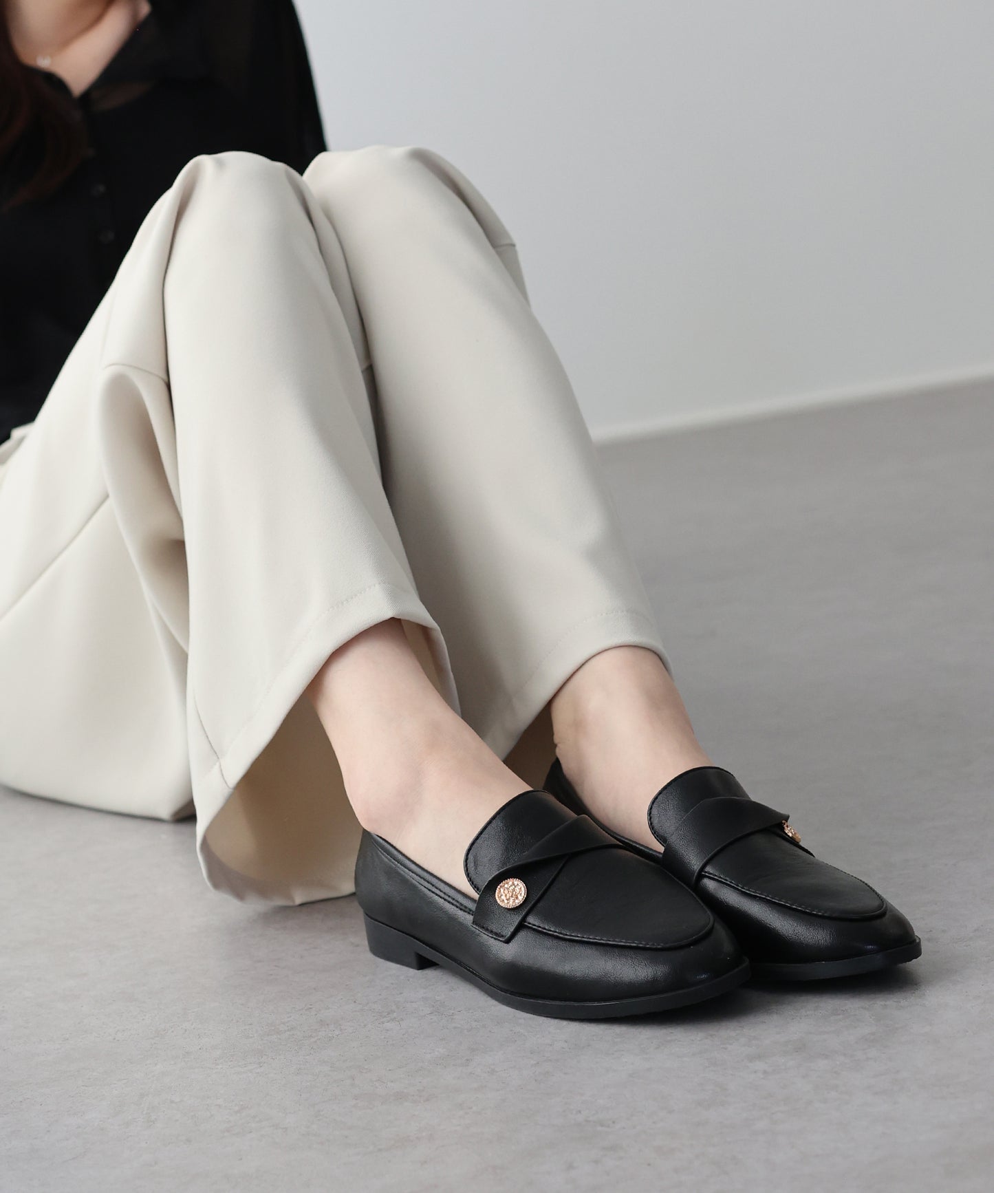 ゴールドモチーフローファー