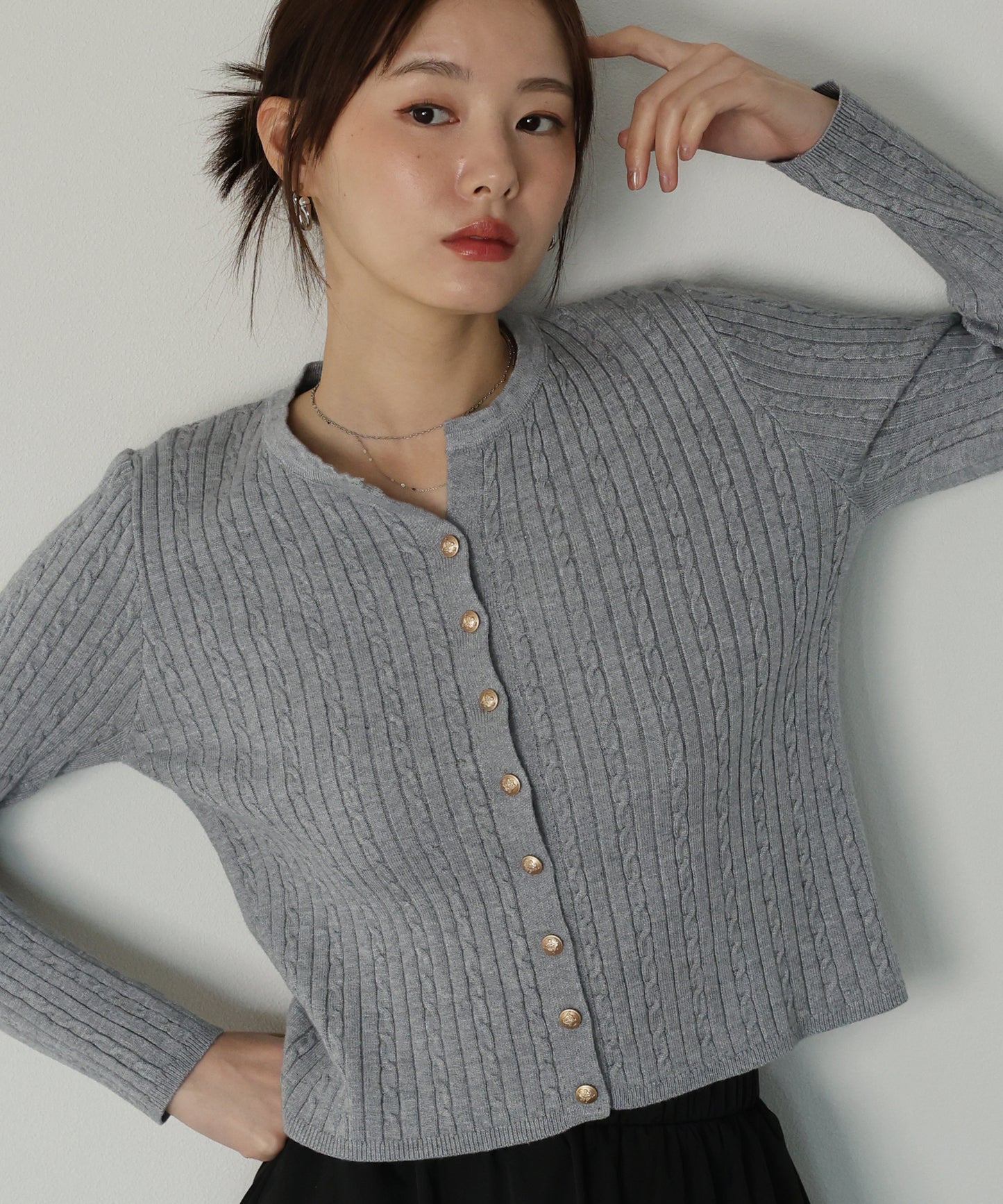 ゴールドボタンケーブルクルーカーディガン