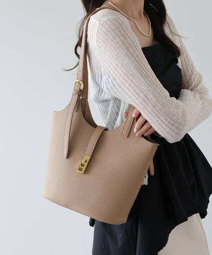 フェイクレザートートバッグ