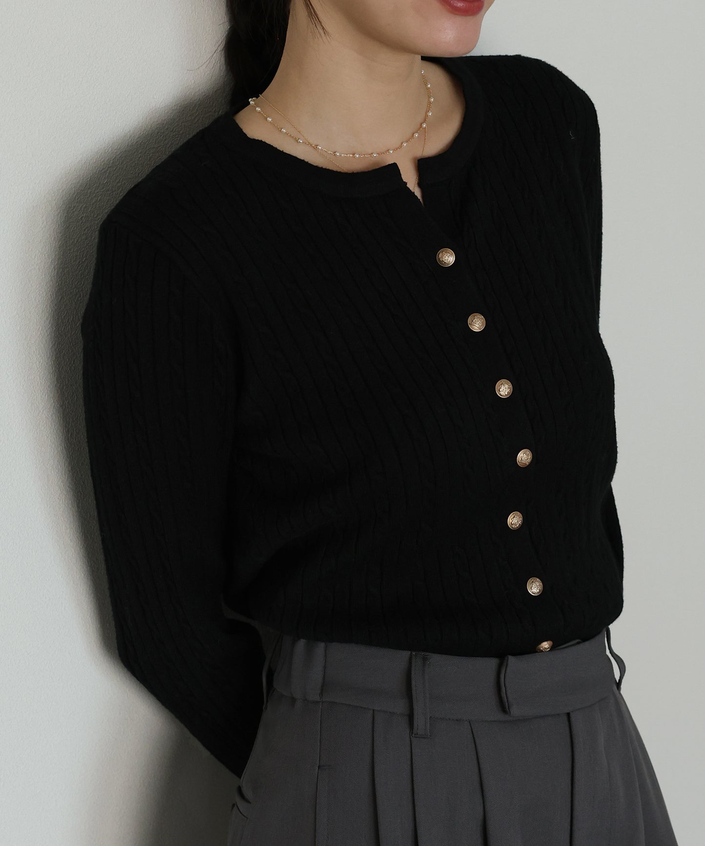 ゴールドボタンケーブルクルーカーディガン