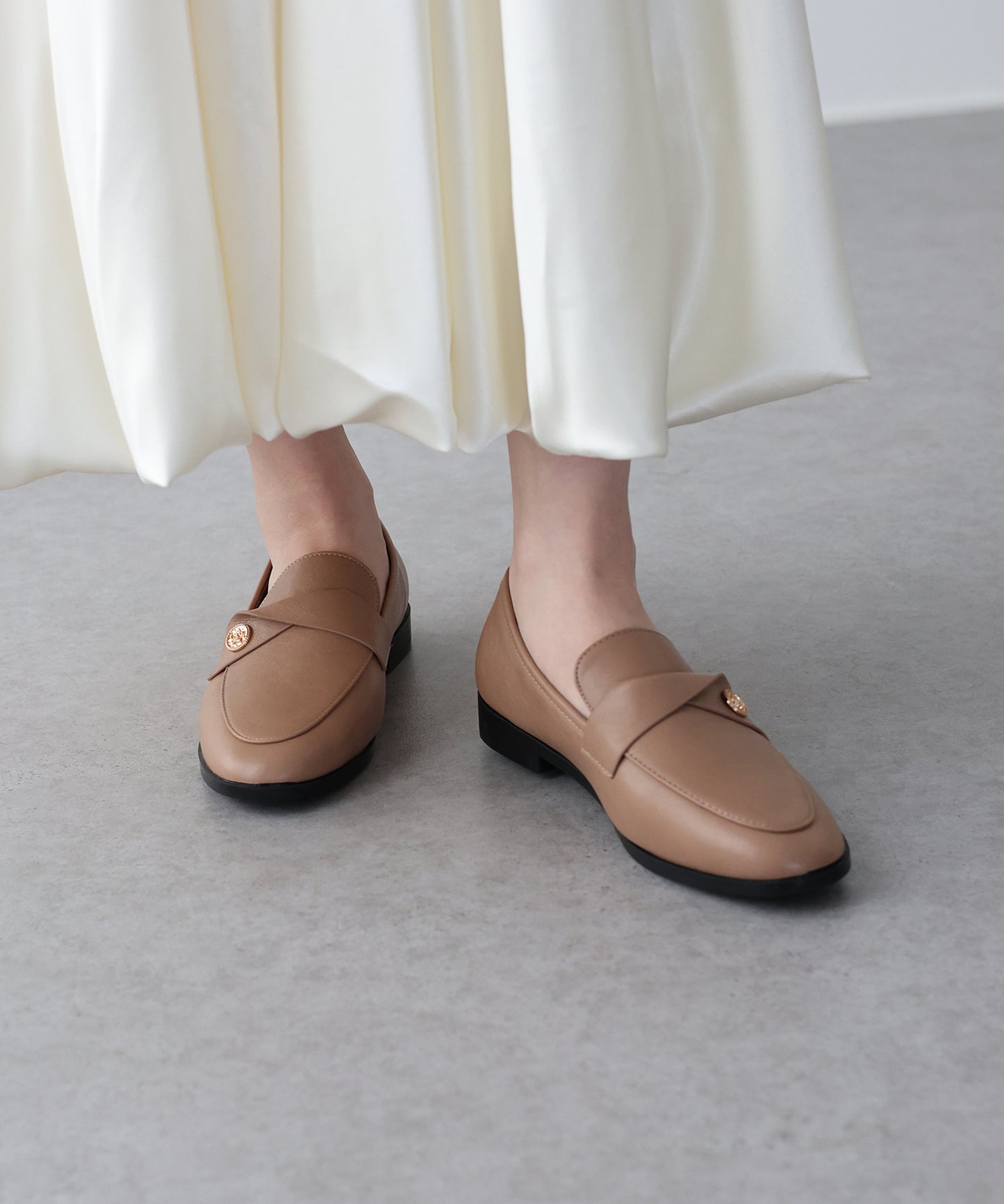 【早割5％OFF】ゴールドモチーフローファー