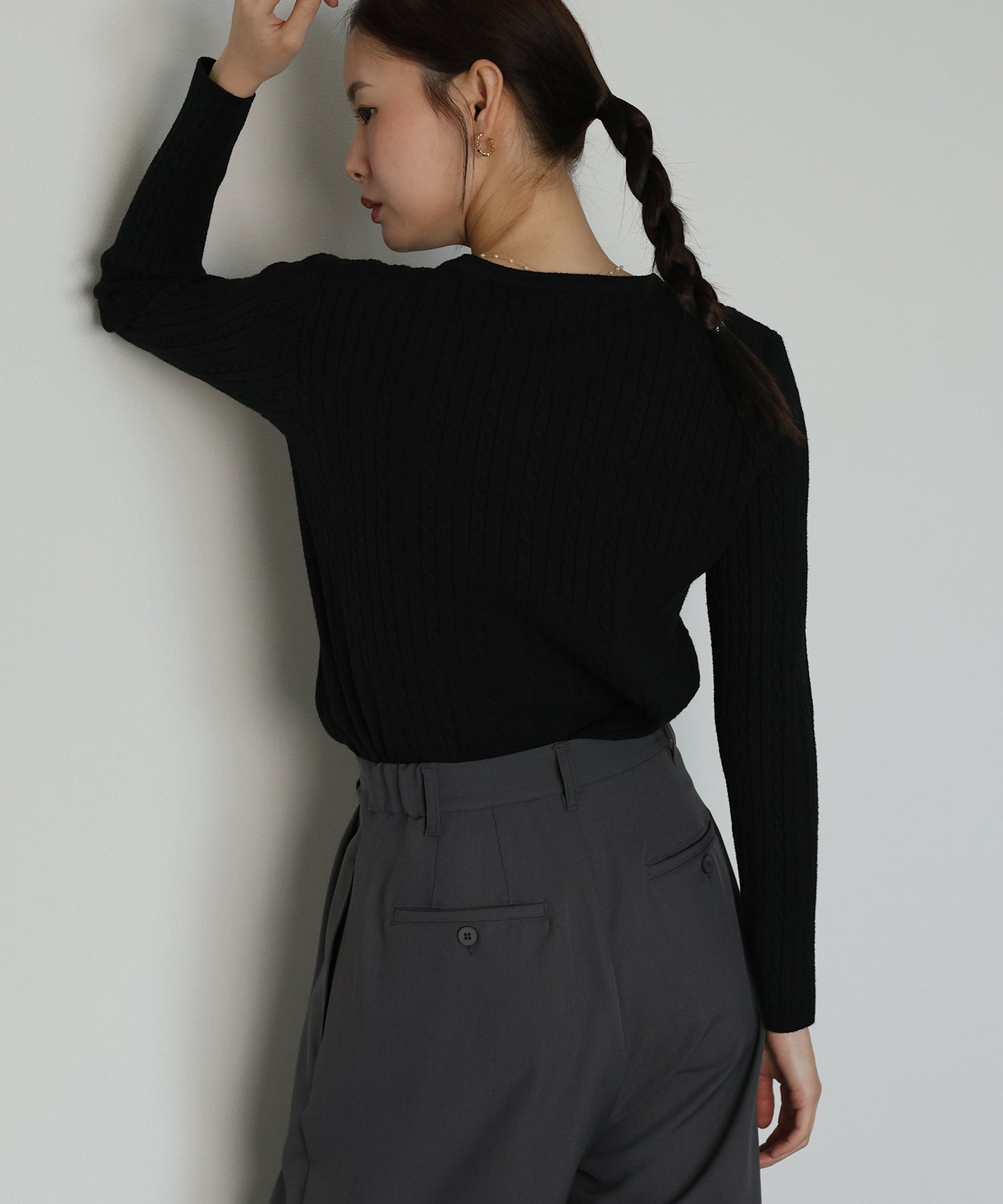 ゴールドボタンケーブルクルーカーディガン