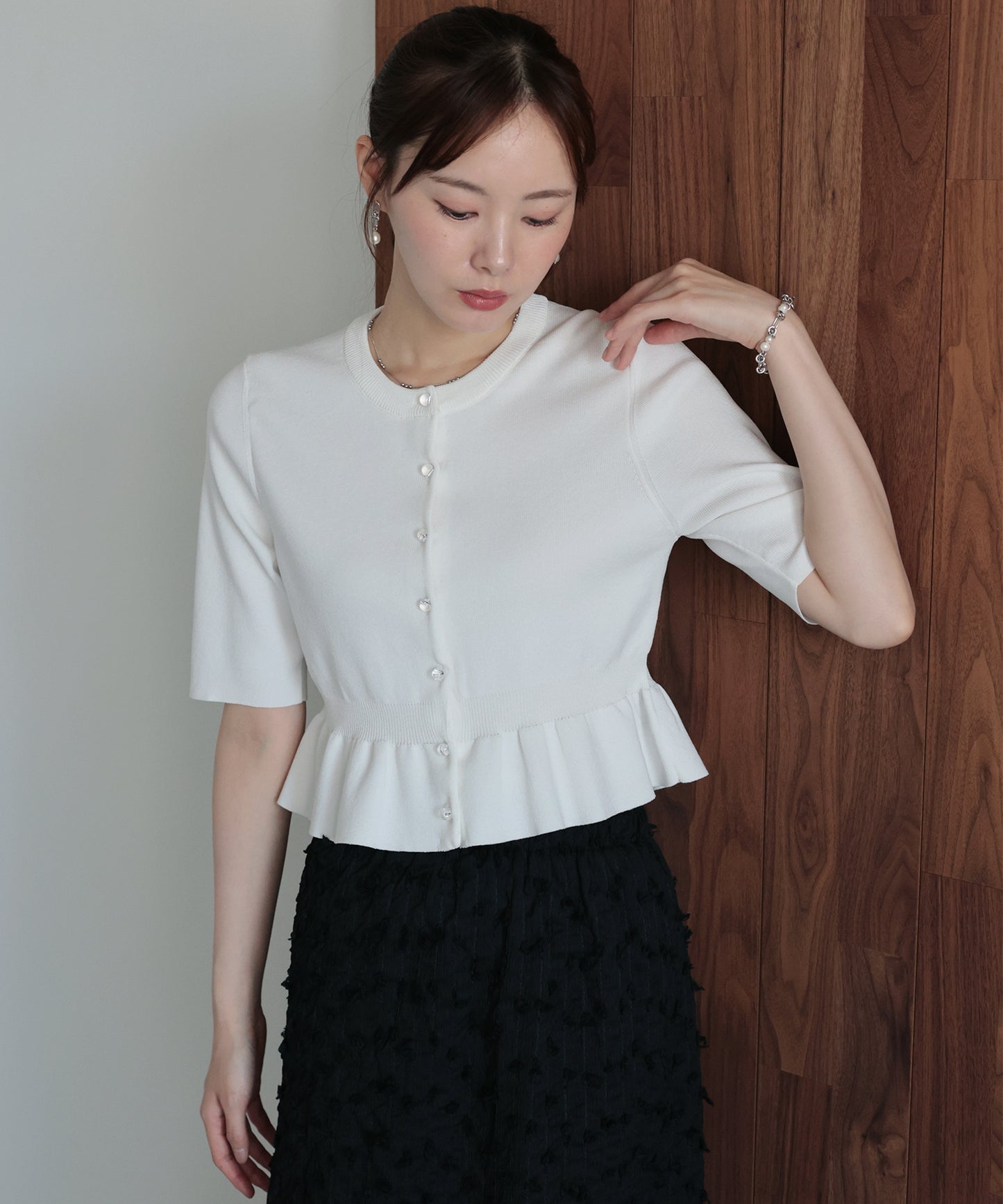 【早割5％OFF】クリアボタンペプラムカーディガン