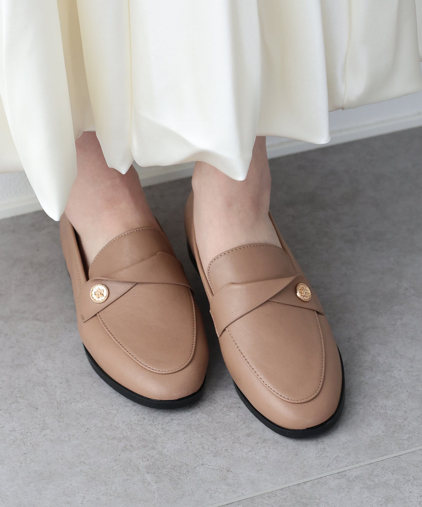 ゴールドモチーフローファー