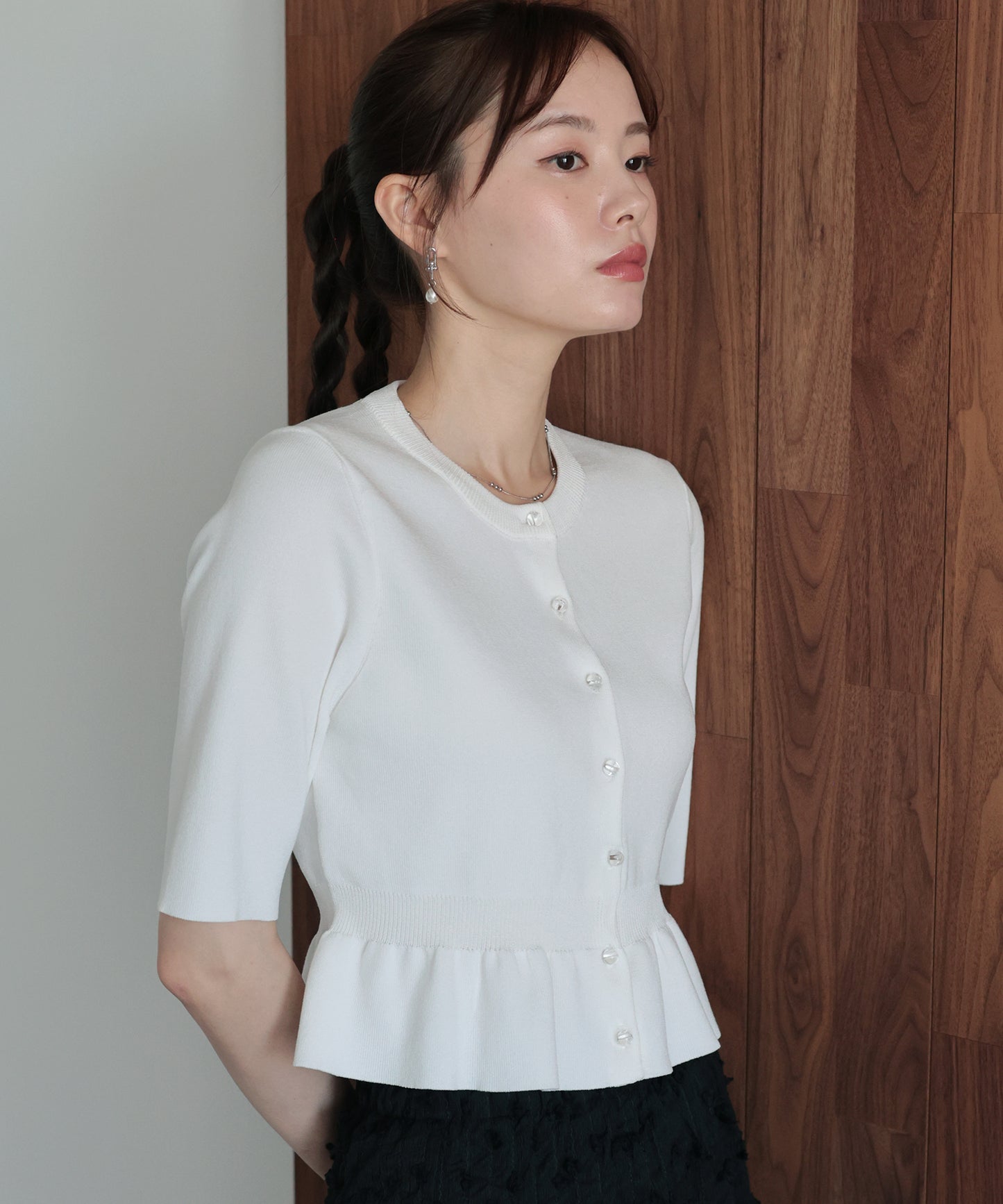 【早割5％OFF】クリアボタンペプラムカーディガン