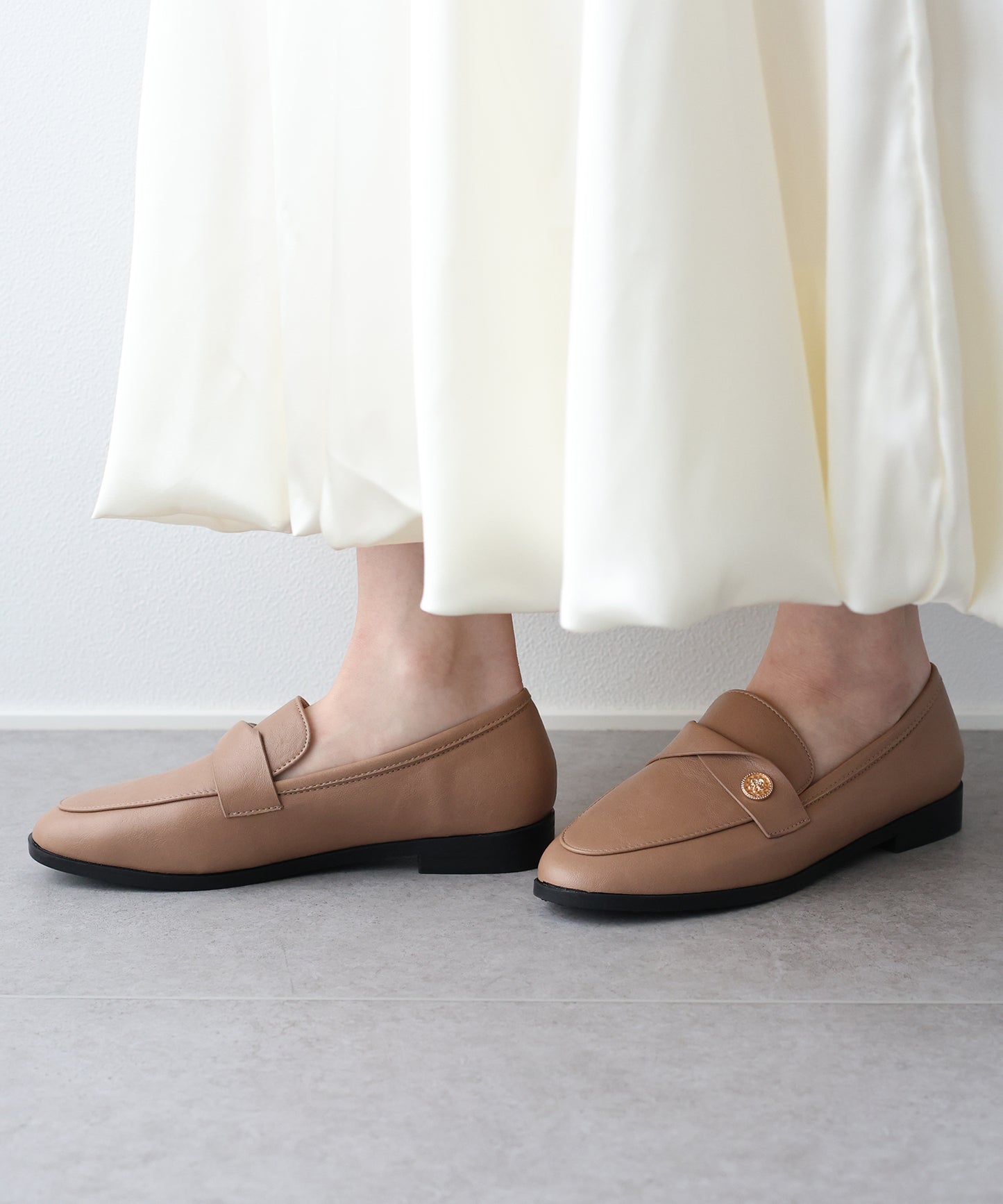 【早割5％OFF】ゴールドモチーフローファー