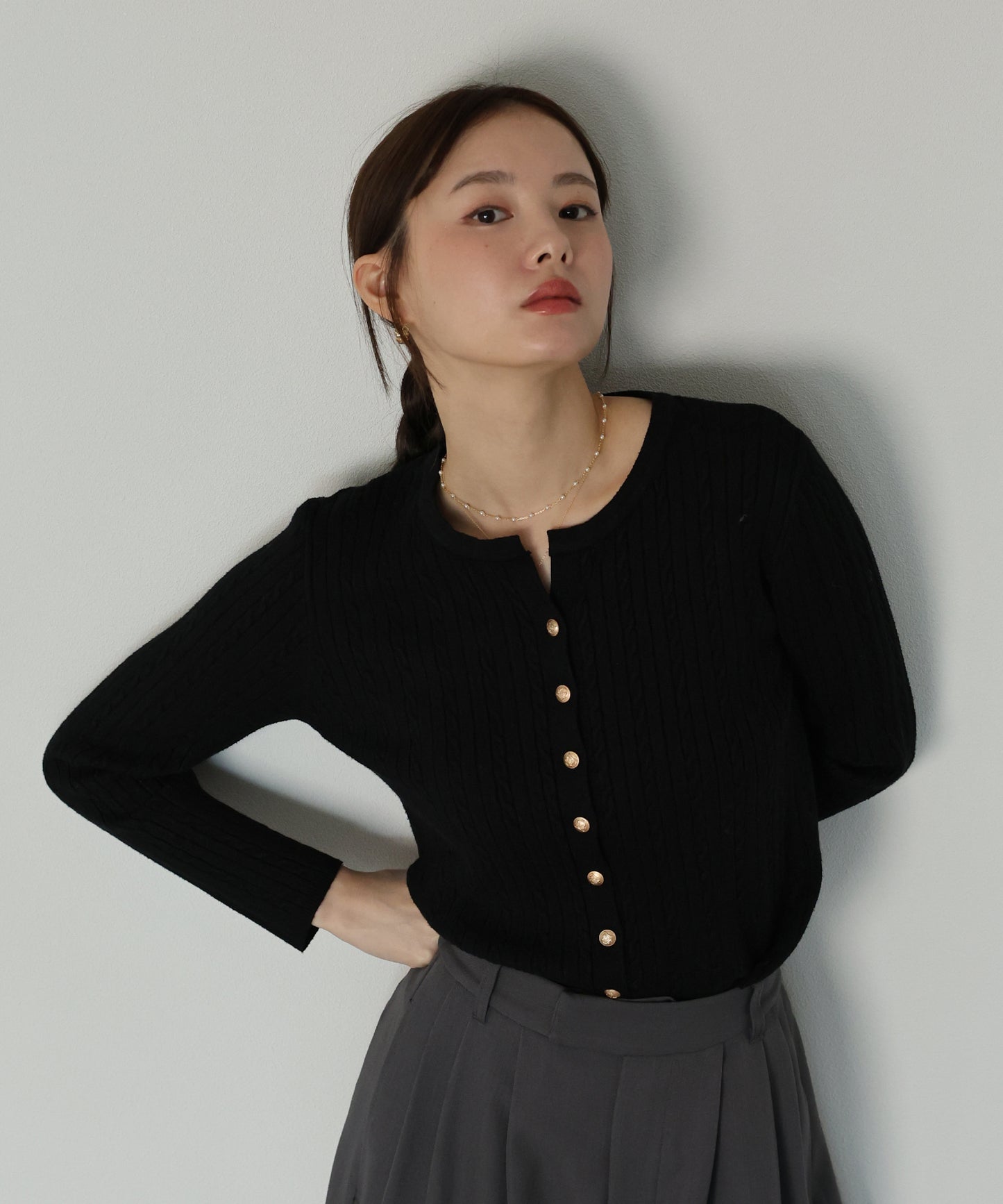 ゴールドボタンケーブルクルーカーディガン