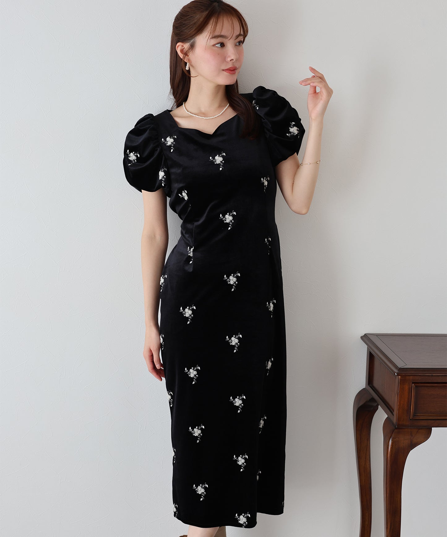 【早割5％OFF】フラワー刺繍ハートネックベロアワンピース